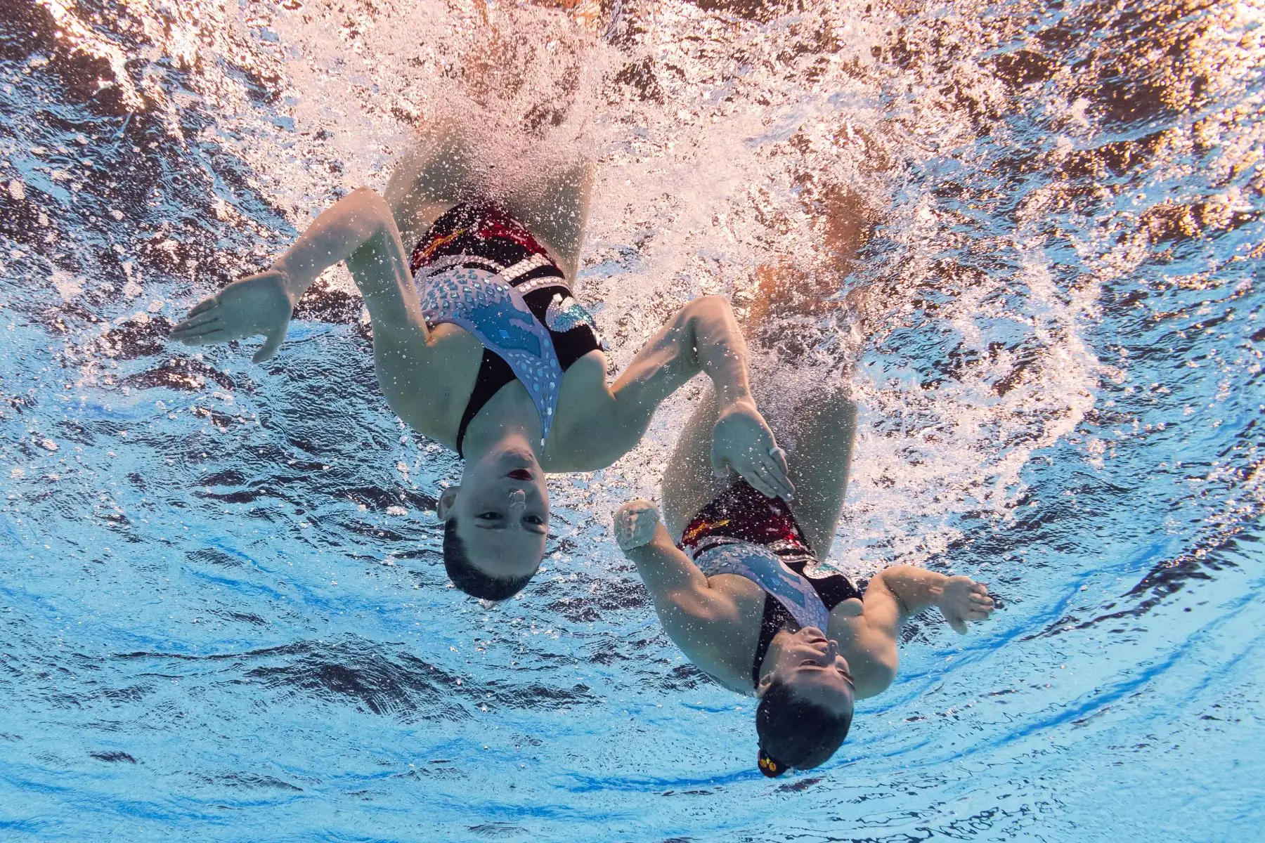 Camila Arregui y Trinidad López Brasesco de Argentina compiten en el dúo técnico artístico de natación durante el Campeonato Mundial 2019. Foto: AFP