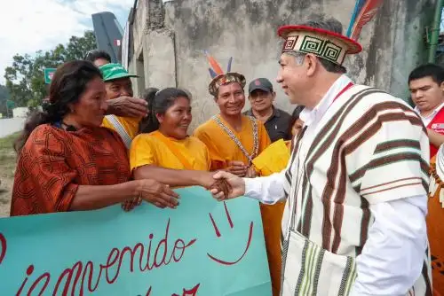 Ministro de Vivienda, Miguel Estrada, entrega viviendas a familias beneficiarias del programa Techo Propio en Satipo. ANDINA/Difusión