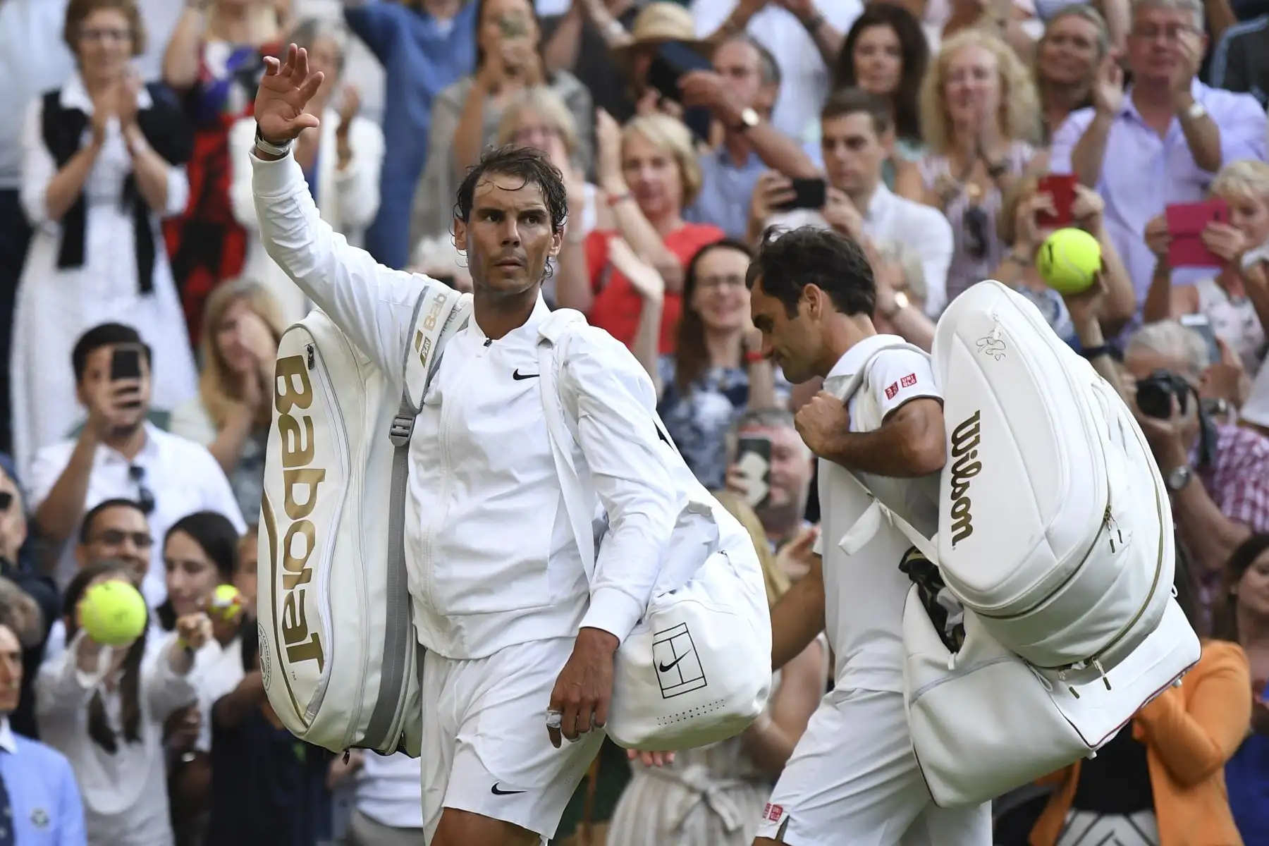 El suizo Roger Federer jugará la final de Wimbledon ante el serbio Novak Djokovic, luego de derrotar al español Rafael Nadal por 7-6 (3), 1-6, 6-3 y 6-4. Foto: AFP