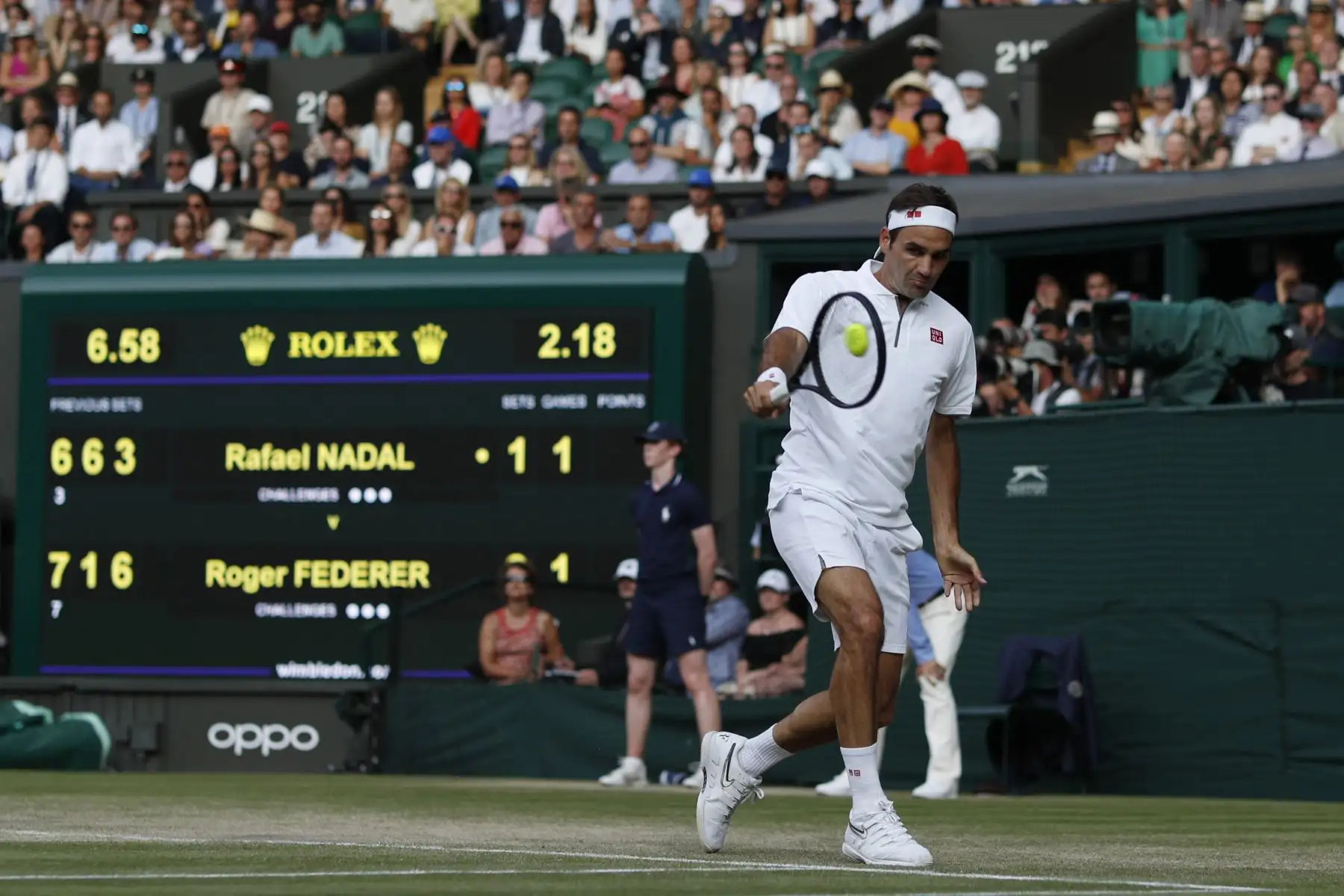 El suizo Roger Federer jugará la final de Wimbledon ante el serbio Novak Djokovic, luego de derrotar al español Rafael Nadal por 7-6 (3), 1-6, 6-3 y 6-4. Foto: AFP