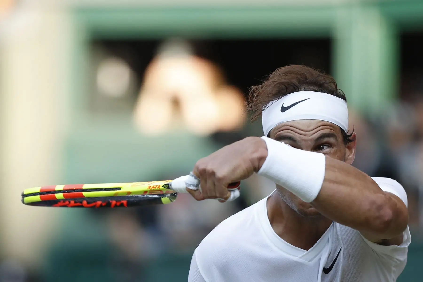 El suizo Roger Federer jugará la final de Wimbledon ante el serbio Novak Djokovic, luego de derrotar al español Rafael Nadal por 7-6 (3), 1-6, 6-3 y 6-4. Foto: AFP