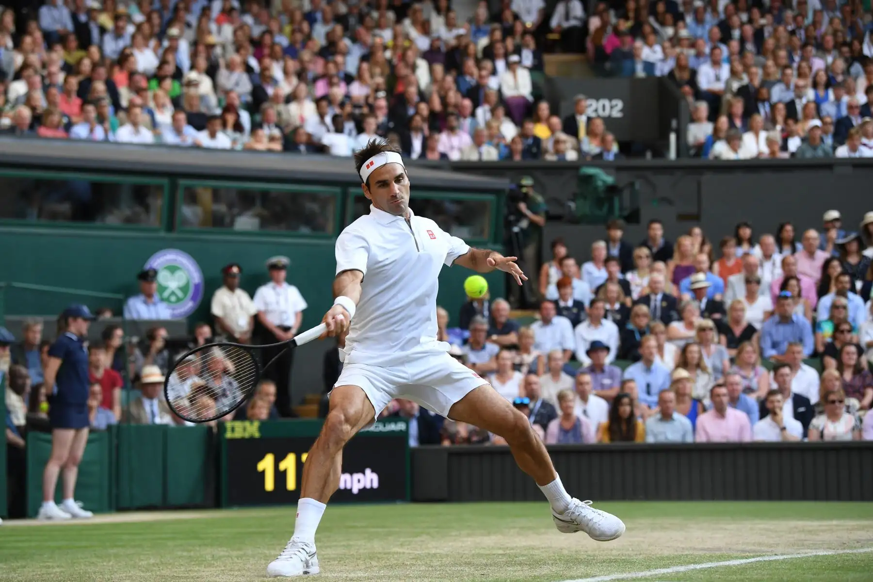 El suizo Roger Federer jugará la final de Wimbledon ante el serbio Novak Djokovic, luego de derrotar al español Rafael Nadal por 7-6 (3), 1-6, 6-3 y 6-4. Foto: AFP