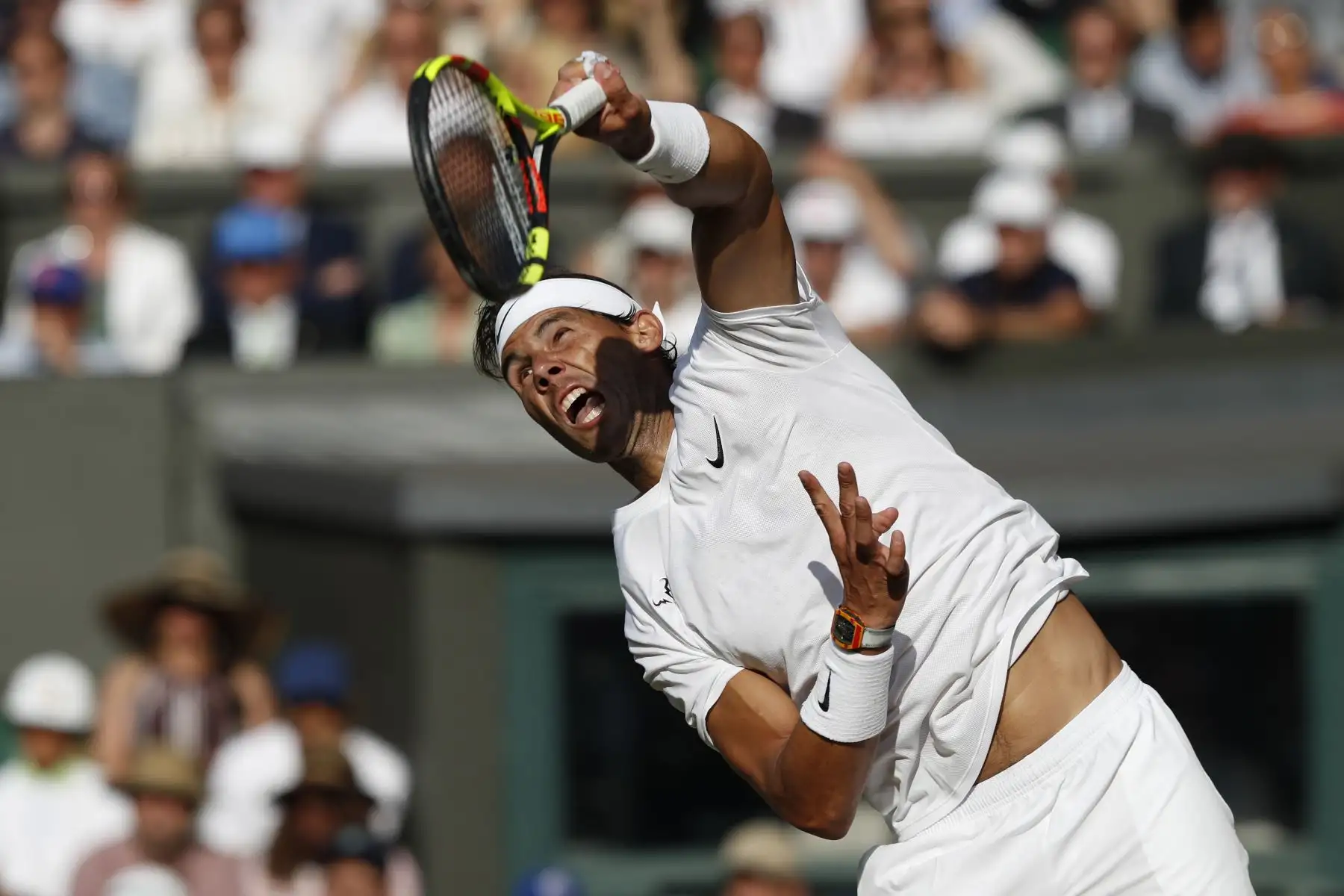 El suizo Roger Federer jugará la final de Wimbledon ante el serbio Novak Djokovic, luego de derrotar al español Rafael Nadal por 7-6 (3), 1-6, 6-3 y 6-4. Foto: AFP