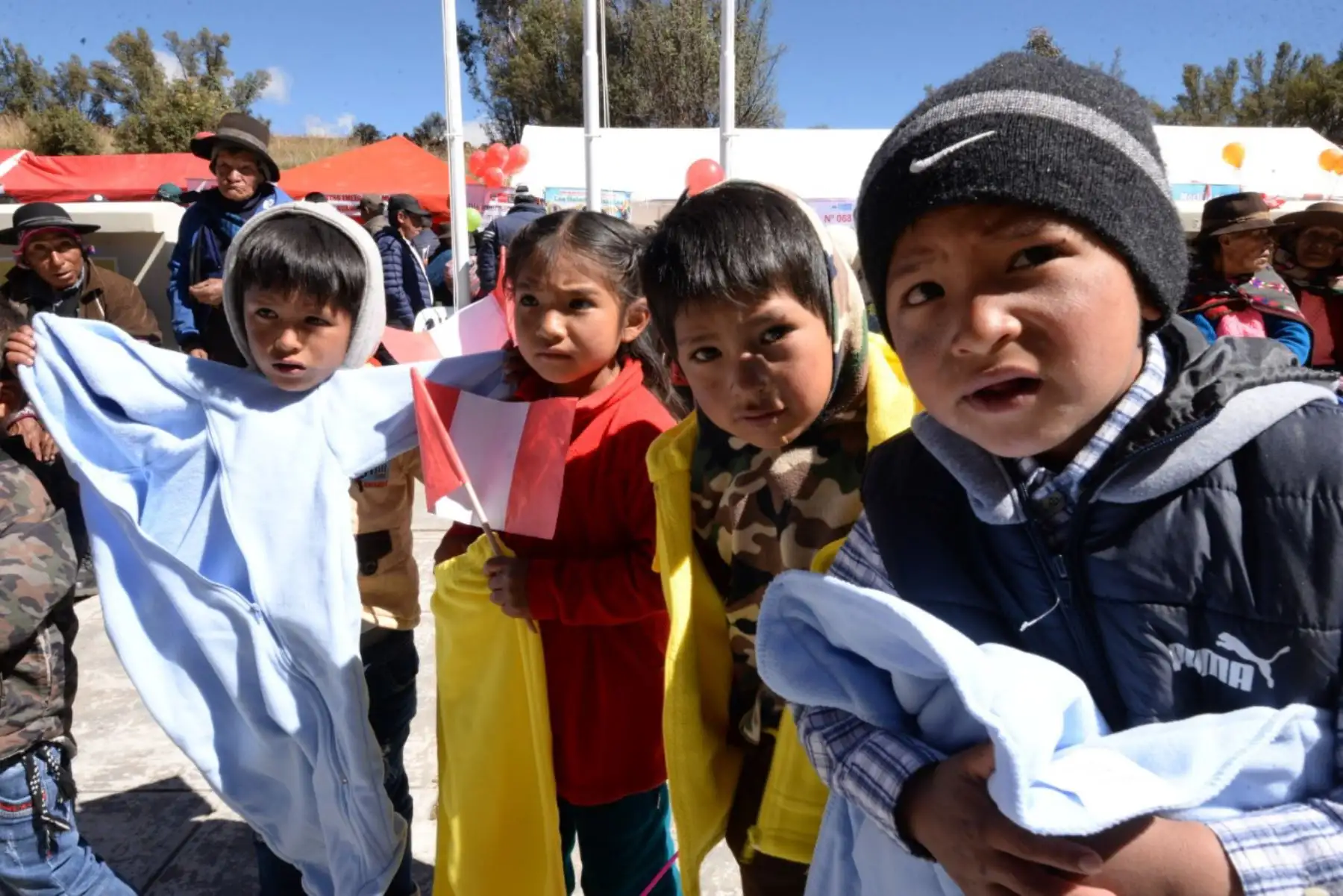 Ministerio de la Mujer y Poblaciones Vulnerables distribuye más de 97,000 kits de abrigo para niños de zonas afectadas por heladas. ANDINA/Difusión