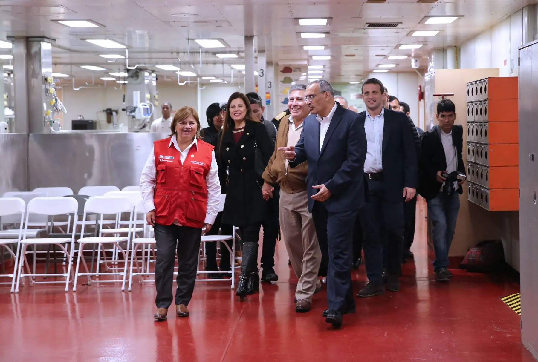 Clausura de Operación Hermandad  y visita al USNS Comfort   Embajador de los EEUU Krisna Urs ,ministra de  de Salud  Zulema Tomás  y ministro de Defensa Jorge Moscoso Flores ,Jorge Muñoz  alcalde de la Municipalidad de Lima .Foto: ANDINA/Norman Córdova