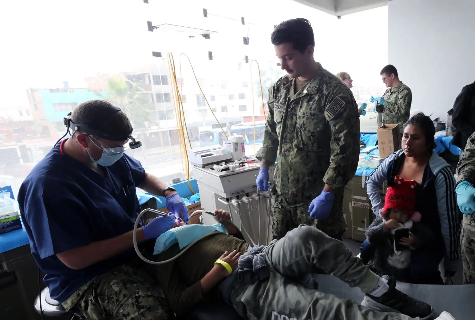 Clausura de Operación Hermandad  y visita al USNS Comfort   Embajador de los EEUU Krisna Urs ,ministra de  de Salud  Zulema Tomás  y ministro de Defensa Jorge Moscoso Flores ,Jorge Muñoz  alcalde de la Municipalidad de Lima .Foto: ANDINA/Norman Córdova