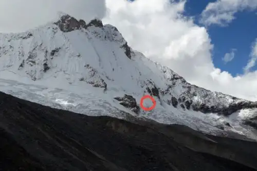 Dos alpinistas de nacionalidad argentina murieron intentando escalar el nevado Caraz, situado en la jurisdicción de la quebrada de Parón, provincia de Huaylas, en la sierra de la región Áncash.