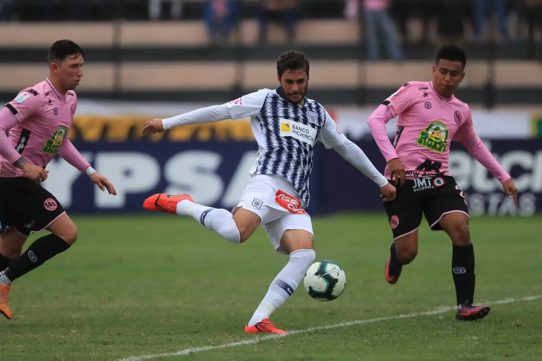 Alianza Lima derrotó al Sport Boys por dos tantos a uno en el Callao.

Foto: ANDINA/Juan Carlos Guzmán Negrini.