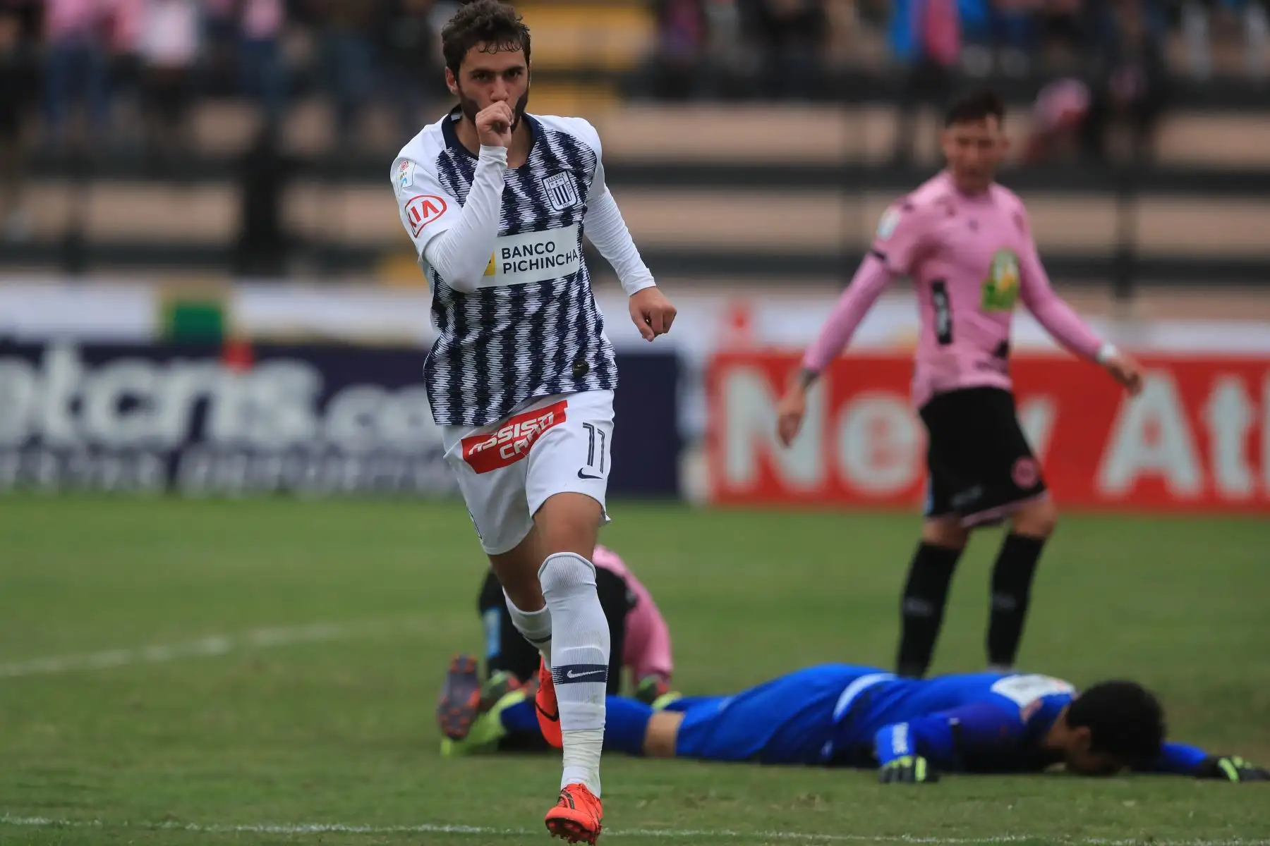 Alianza Lima derrotó al Sport Boys por dos tantos a uno en el Callao.

Foto: ANDINA/Juan Carlos Guzmán Negrini.