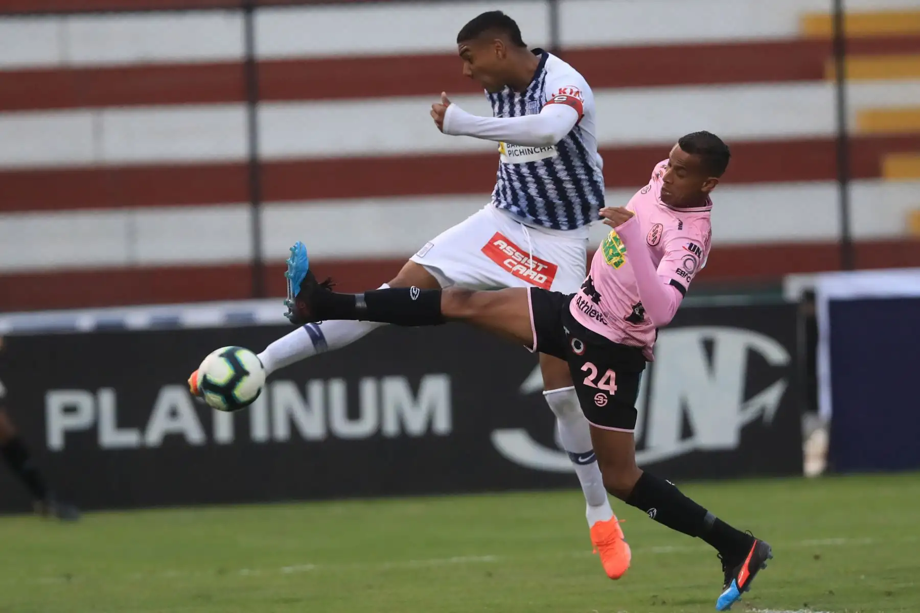 Alianza Lima derrotó al Sport Boys por dos tantos a uno en el Callao.

Foto: ANDINA/Juan Carlos Guzmán Negrini.