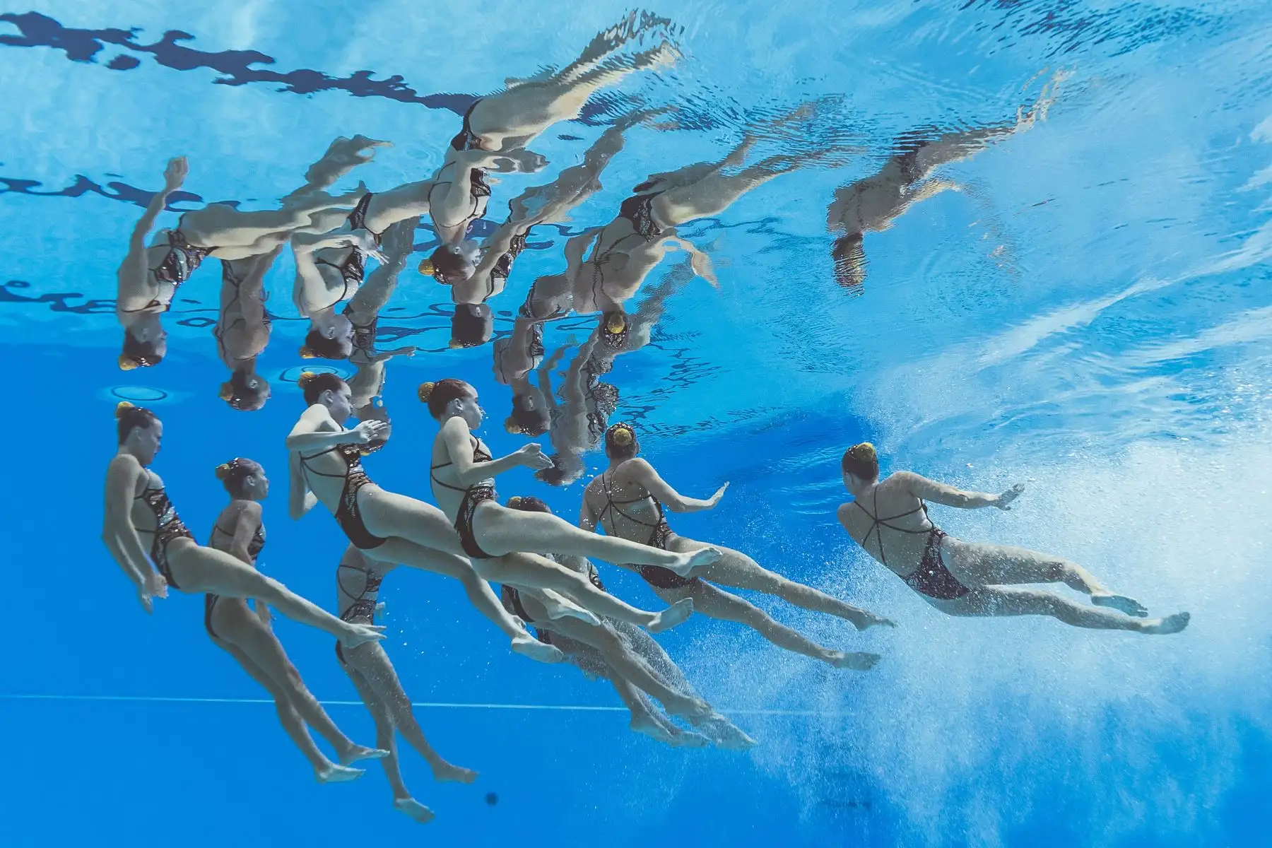El equipo de Hungría compite en la final de natación artística de rutina en el Campeonato Mundial 2019. Foto: AFP