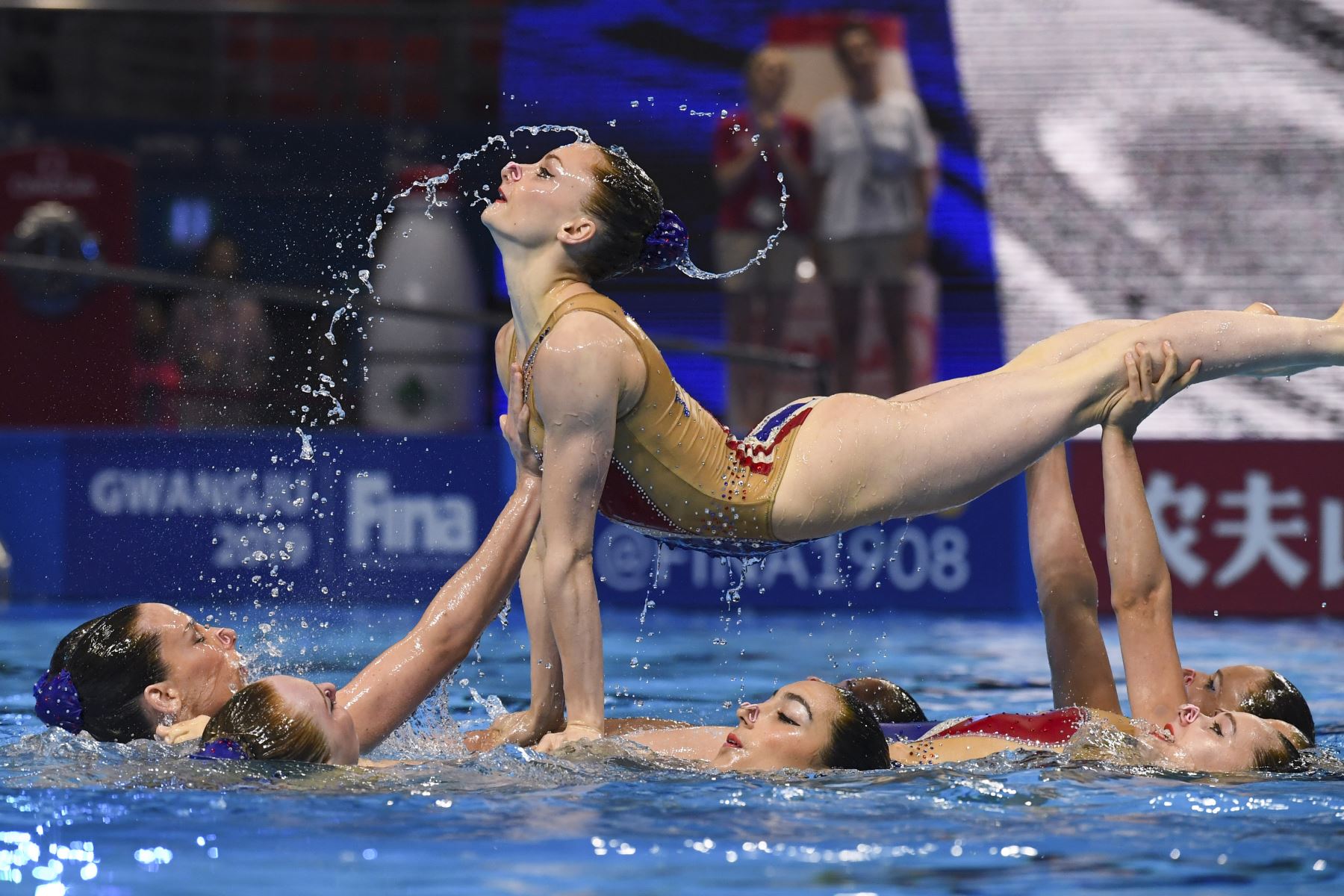 El equipo de Francia compite en la final de natación artística de rutina en el Campeonato Mundial 2019. Foto: AFP