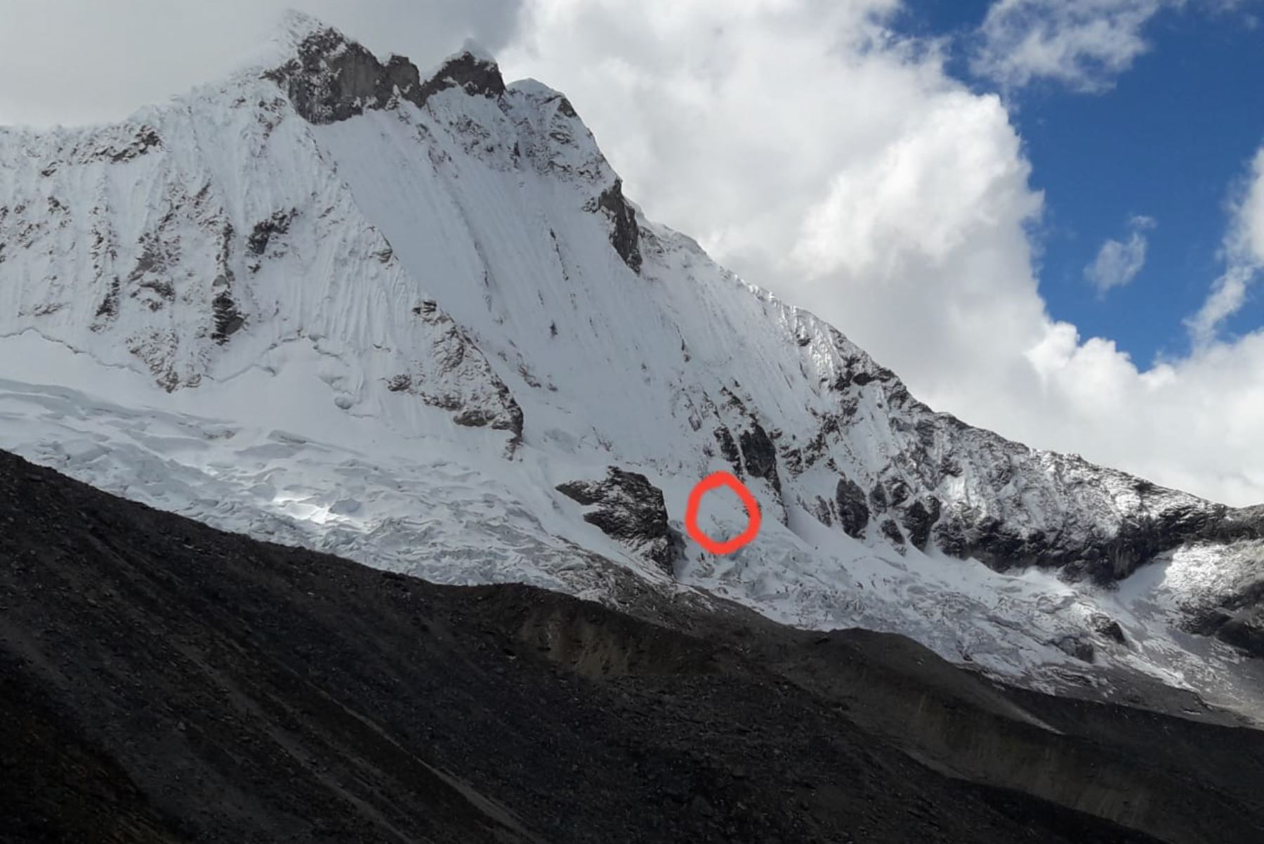 En el nevado Caraz,ubicado en la región Áncash, fallecieron dos montañistas argentinos.