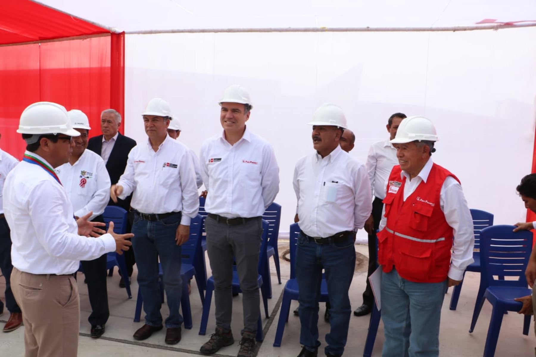 El jefe del Gabinete, Salvador del Solar, se reunió con las autoridades de Tumbes para conocer el avance de las obras de reconstrucción.