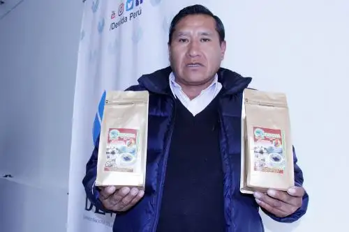 Raúl Mamani es un destacado productor cafetalero de Puno que ha obtenido premios internacionales.