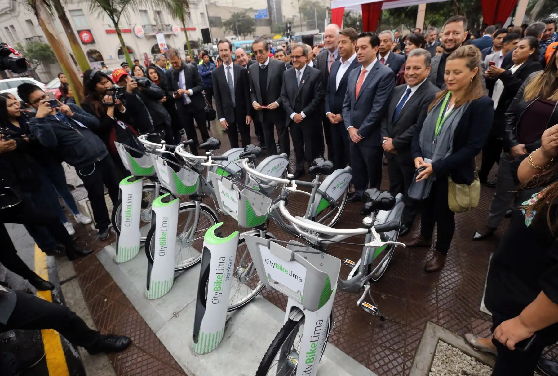 Ceremonia de inauguración del primer servicio público de bicicletas en el Perú, CityBike Lima .Foto: ANDINA/Norman Córdova