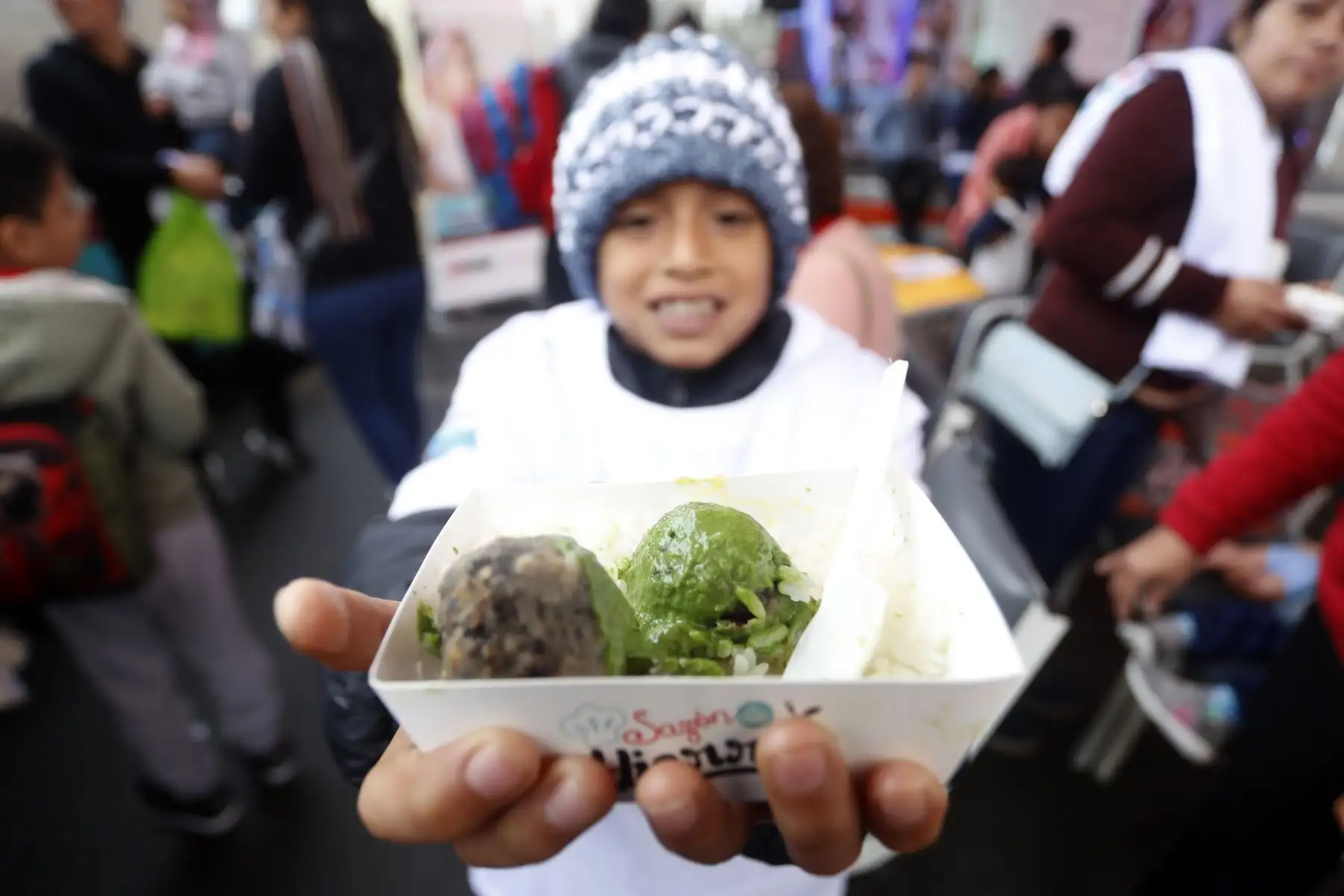 Con la presencia de la ministra de Salud, Zulema Tomás Gonzáles; el Instituto Nacional de Salud del Niño San Borja realizó un Food Truck “Sazón de Hierro” donde degustaron 500 raciones de cinco platillos nutritivos.
Foto: ANDINA/Josue Ramos