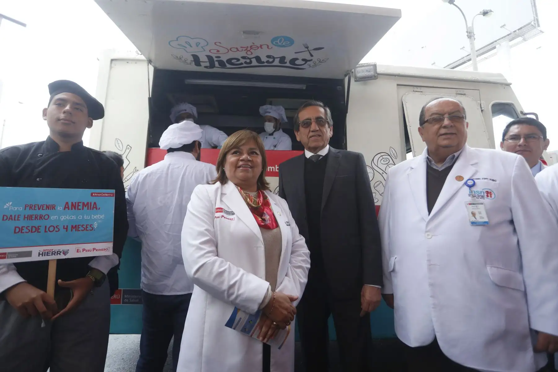 Con la presencia de la ministra de Salud, Zulema Tomás Gonzáles; el Instituto Nacional de Salud del Niño San Borja realizó un Food Truck “Sazón de Hierro” donde degustaron 500 raciones de cinco platillos nutritivos.
Foto: ANDINA/Josue Ramos