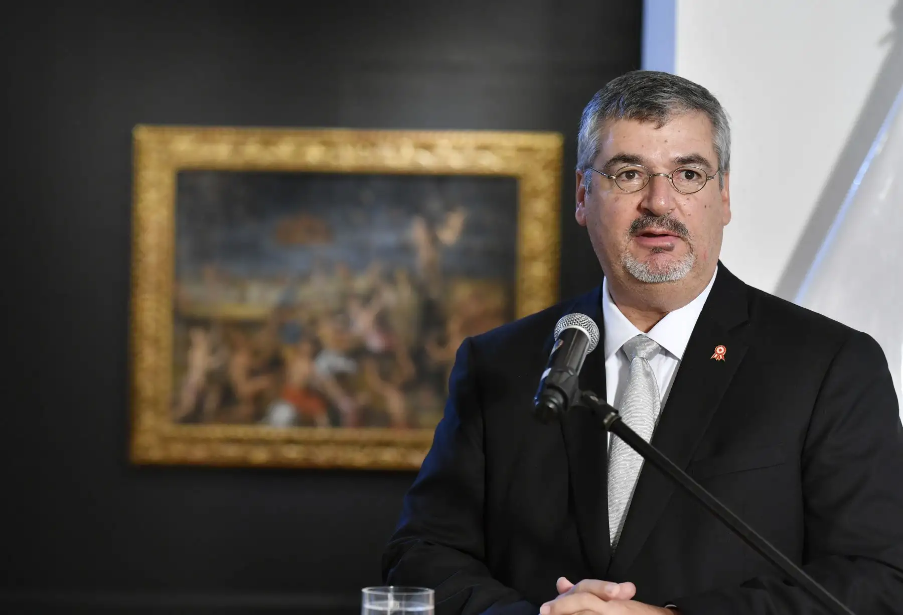 En el Centro Cultural Inca Garcilaso de la Cancillería, el Canciller Néstor Popolizio junto al Ministro de Cultura, Luis Jaime Castillo, inauguraron la exposición “De la Creación al Diluvio” los lienzos de hualahoyo, muestra de siete pinturas del siglo XVII, que fueron recuperados por el gobierno peruano, luego de ser sustraídas entre 1999 y 2000.
Foto: Ministerio de Relaciones Exteriores