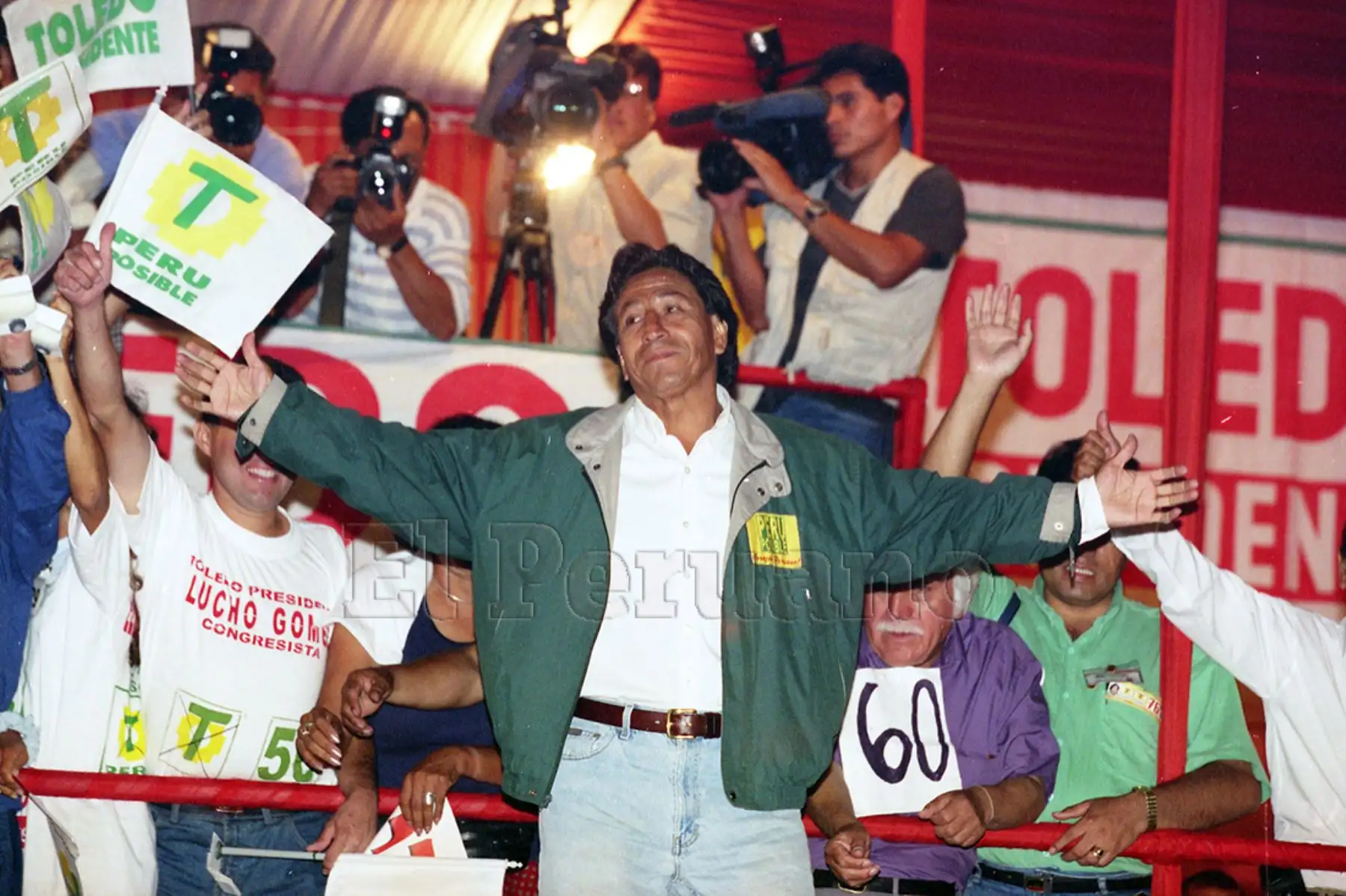 Lima - 4 abril 2000 / El candidato presidencial de Perú Posible, Alejandro Toledo Manrique, presidió un multitudinario mitin en la plaza Manco Cápac. 
Foto: Archivo Histórico de EL PERUANO