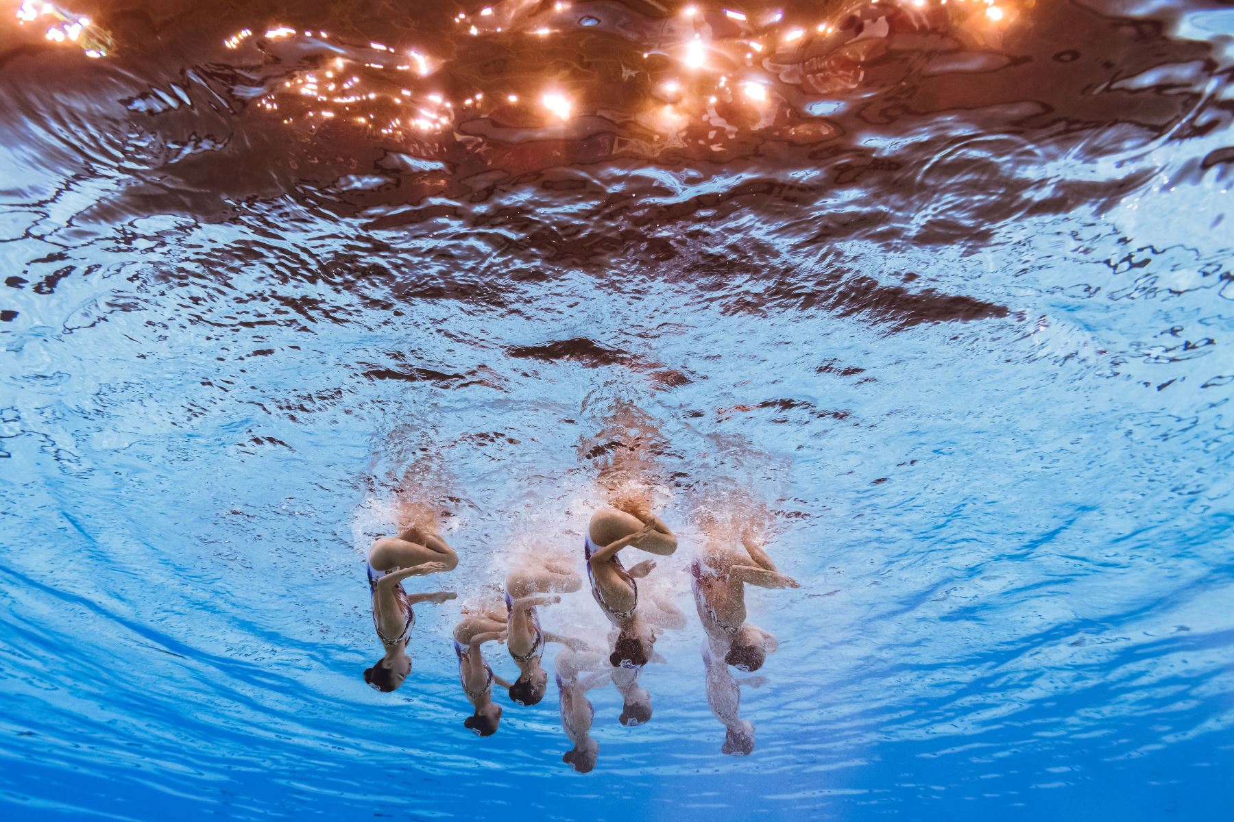 El equipo de Hong Kong compite en el evento de natación artística durante el campeonato mundial 2019 en Corea del Sur. Foto: AFP