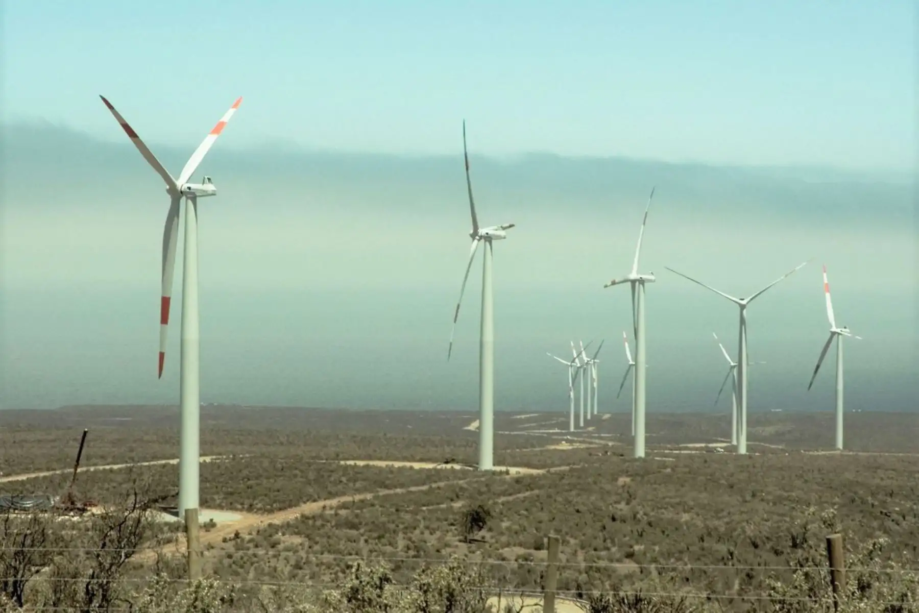 Energías renovables, como las centrales eólicas, contribuyen a cerrar la brecha de electrificación rural, afirma el MEM. ANDINA/Archivo