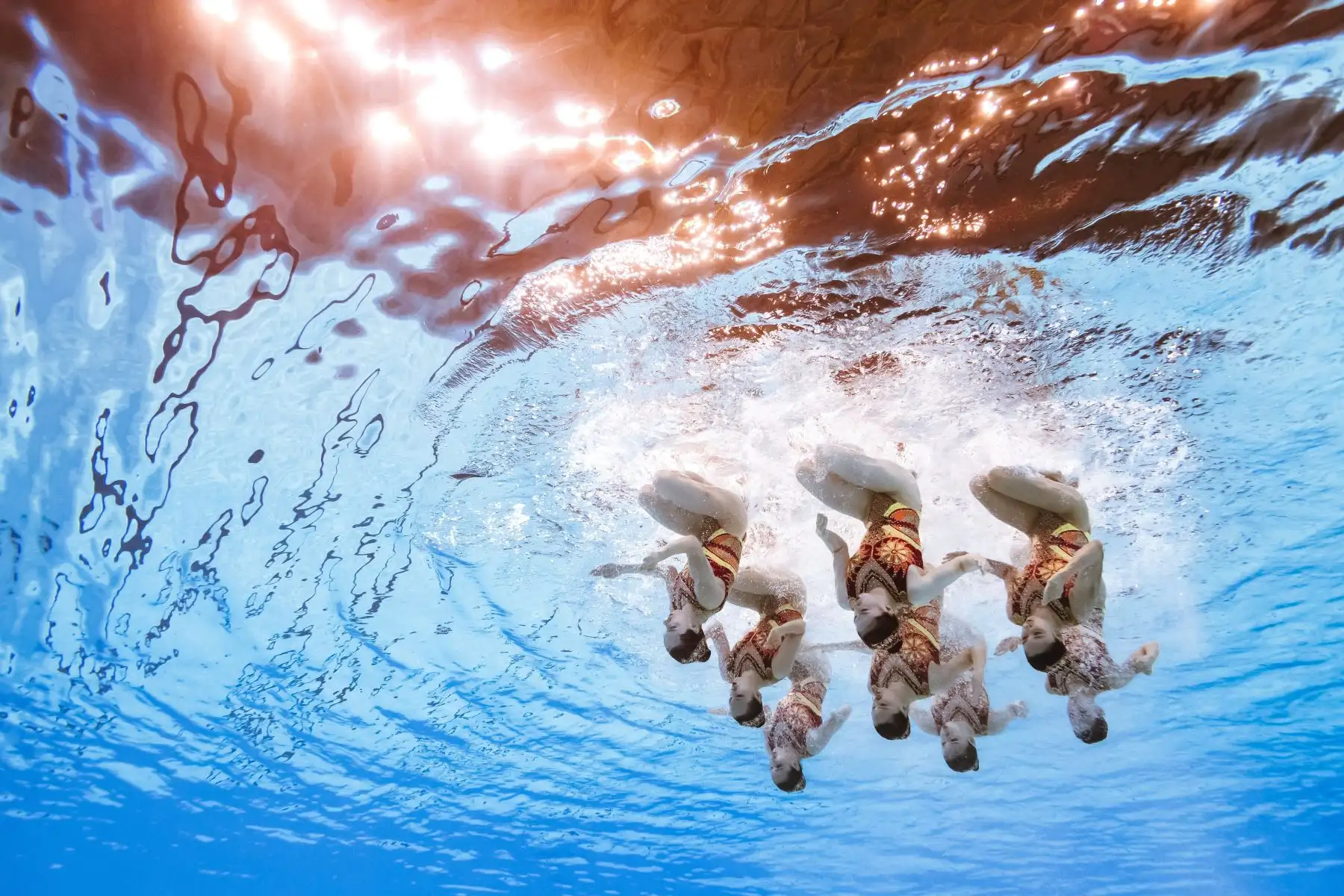 El equipo de China compite en el evento de natación artística durante el campeonato mundial 2019 en Corea del Sur. Foto: AFP