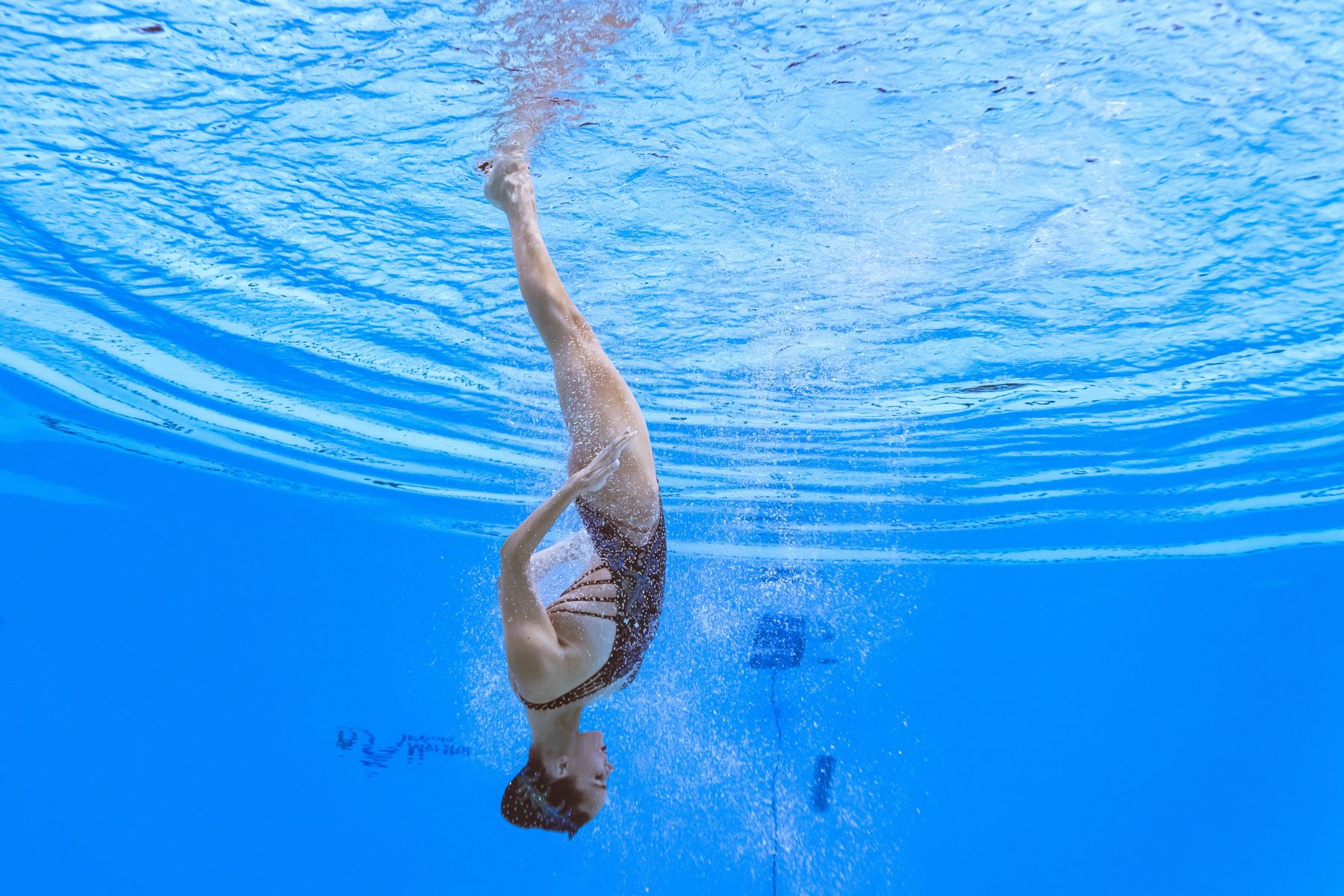 Ona Carbonell de España compite en el evento de natación artística durante el campeonato mundial 2019 en Corea del Sur. Foto: AFP