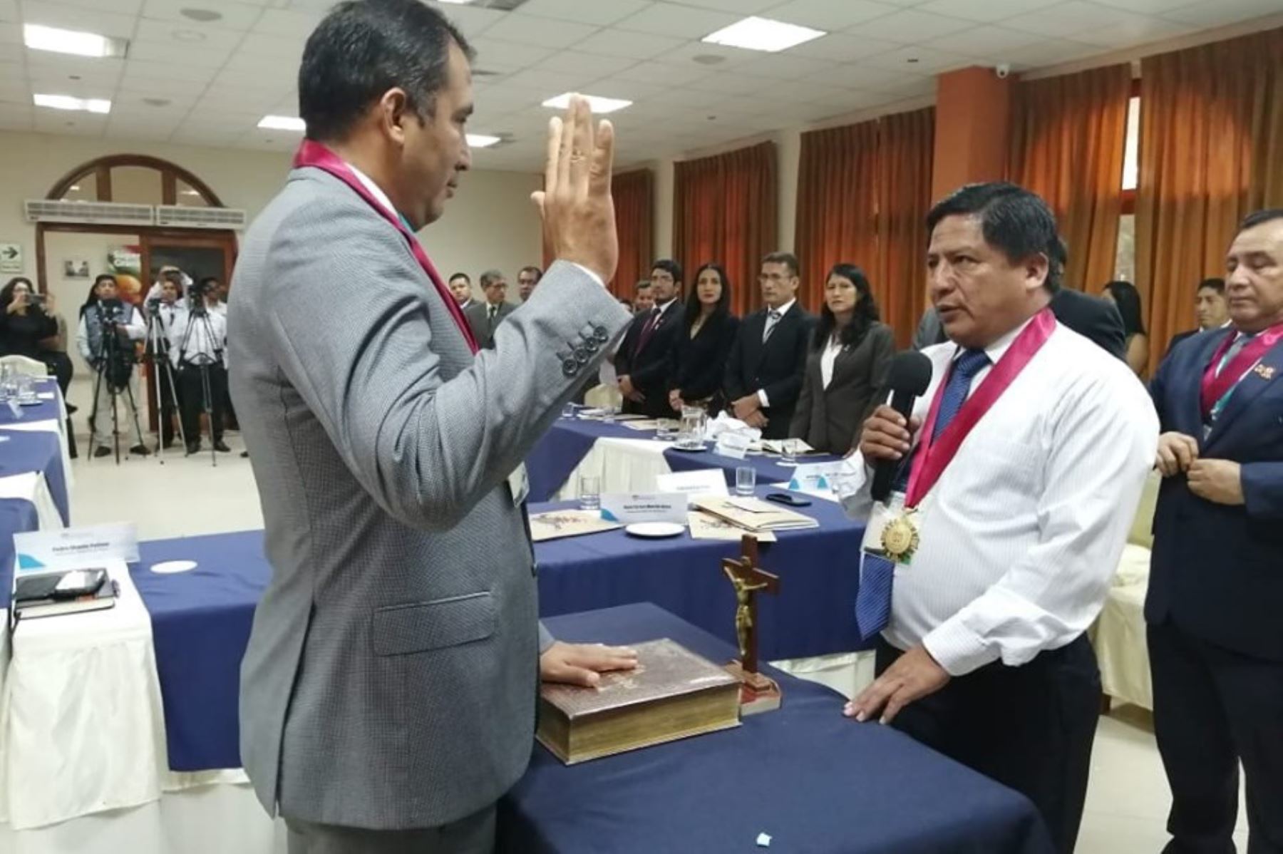 El vicepresidente de la ANGR, Pedro Ubaldo, tomó juramento al gobernador de Áncash, Juan Carlos Morillo, como presidente de la Mancomunidad Regional Chavín.
