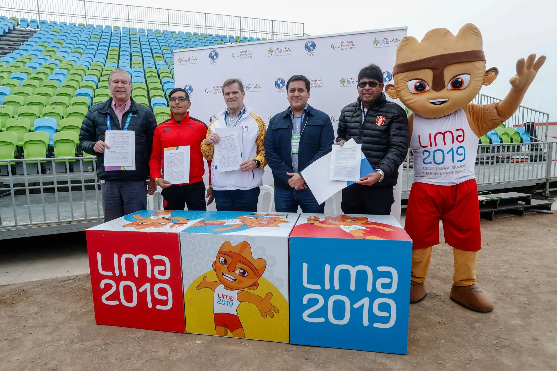 Recorrido de los seleccionados de vóleibol de playa y patinaje de velocidad en la sede Costa Verde San Miguel, con la presencia del presidente de COPAL, Carlos Neuhaus;Alcalde de San Miguel; Juan José Guevera. Foto: ANDINA/Josue Ramos