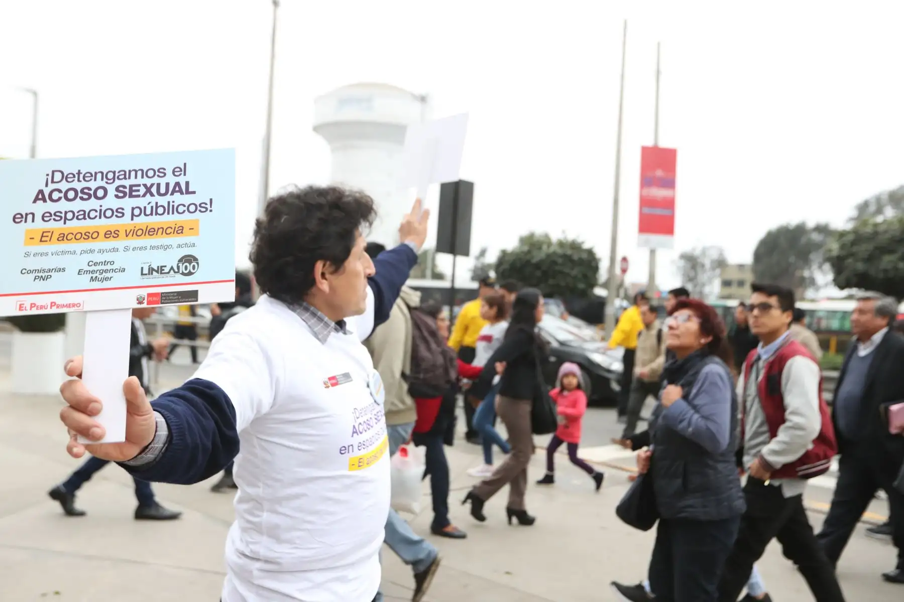 Como parte de la campaña "El acoso es violencia" el ministerio de la Mujer y Poblaciones Vulnerables se presenta en el Mall del Sur para visibilizar el sentir y opinión de la población respecto al acoso sexual. Foto: ANDINA/Melina Mejía