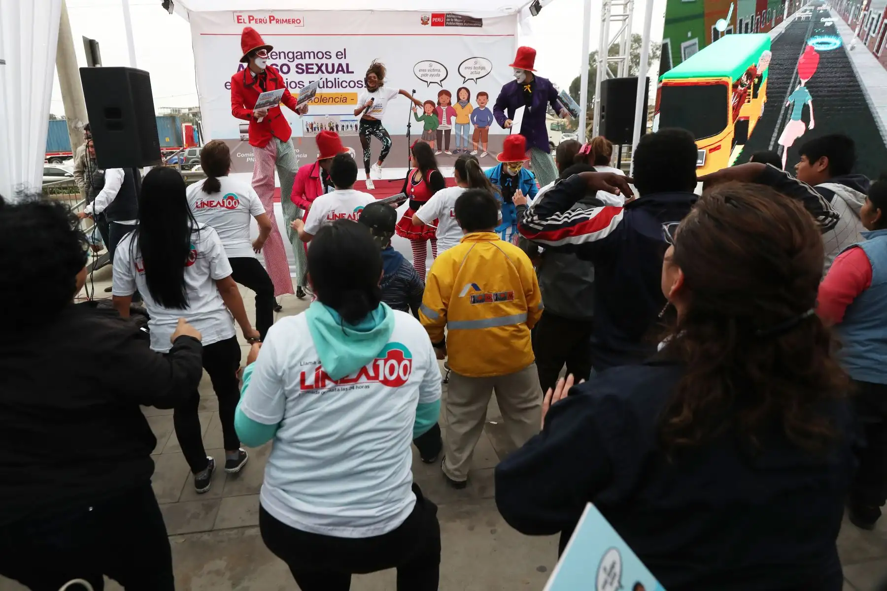 Como parte de la campaña "El acoso es violencia" el ministerio de la Mujer y Poblaciones Vulnerables se presenta en el Mall del Sur para visibilizar el sentir y opinión de la población respecto al acoso sexual. Foto: ANDINA/Melina Mejía
