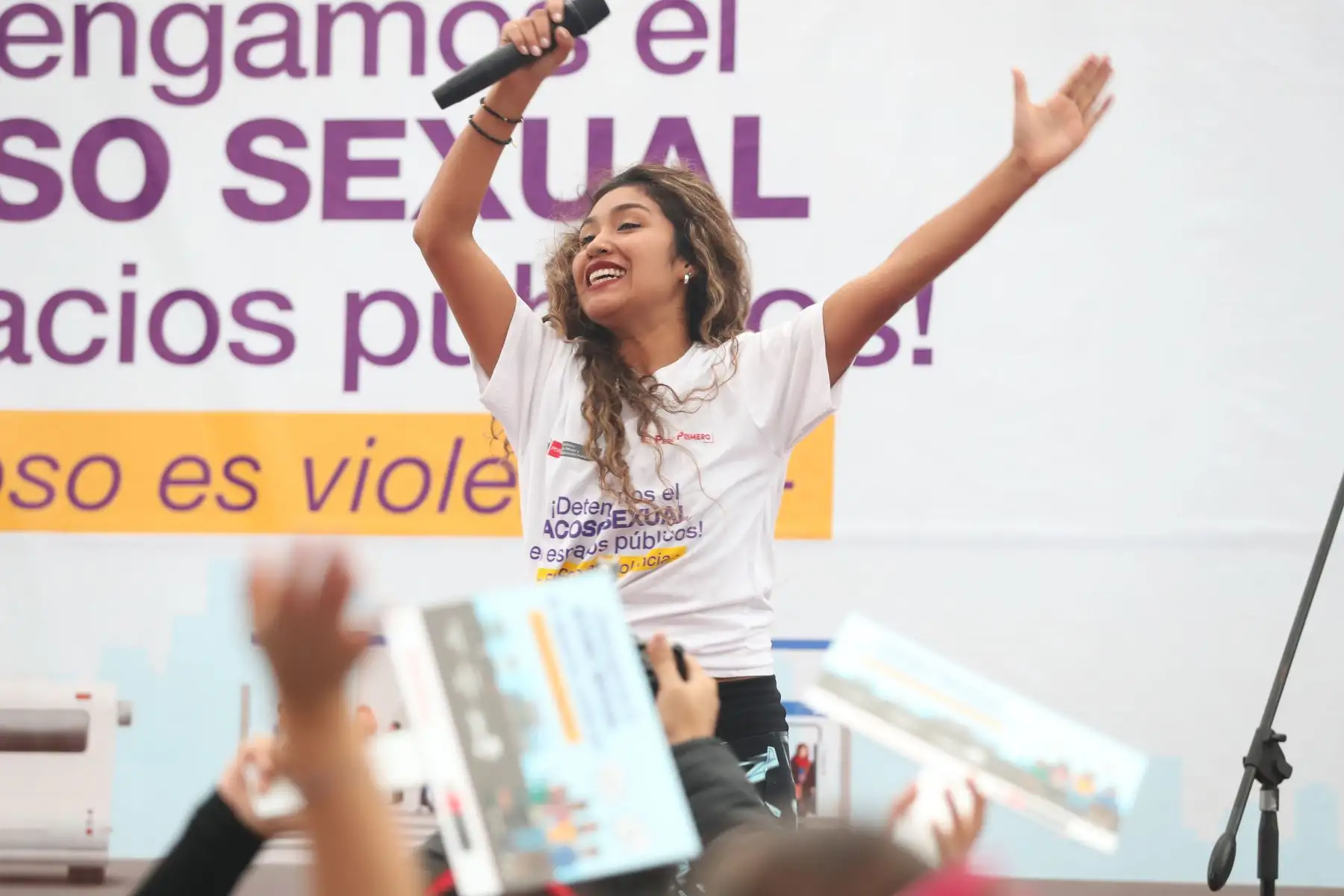Como parte de la campaña "El acoso es violencia" el ministerio de la Mujer y Poblaciones Vulnerables se presenta en el Mall del Sur para visibilizar el sentir y opinión de la población respecto al acoso sexual. Foto: ANDINA/Melina Mejía