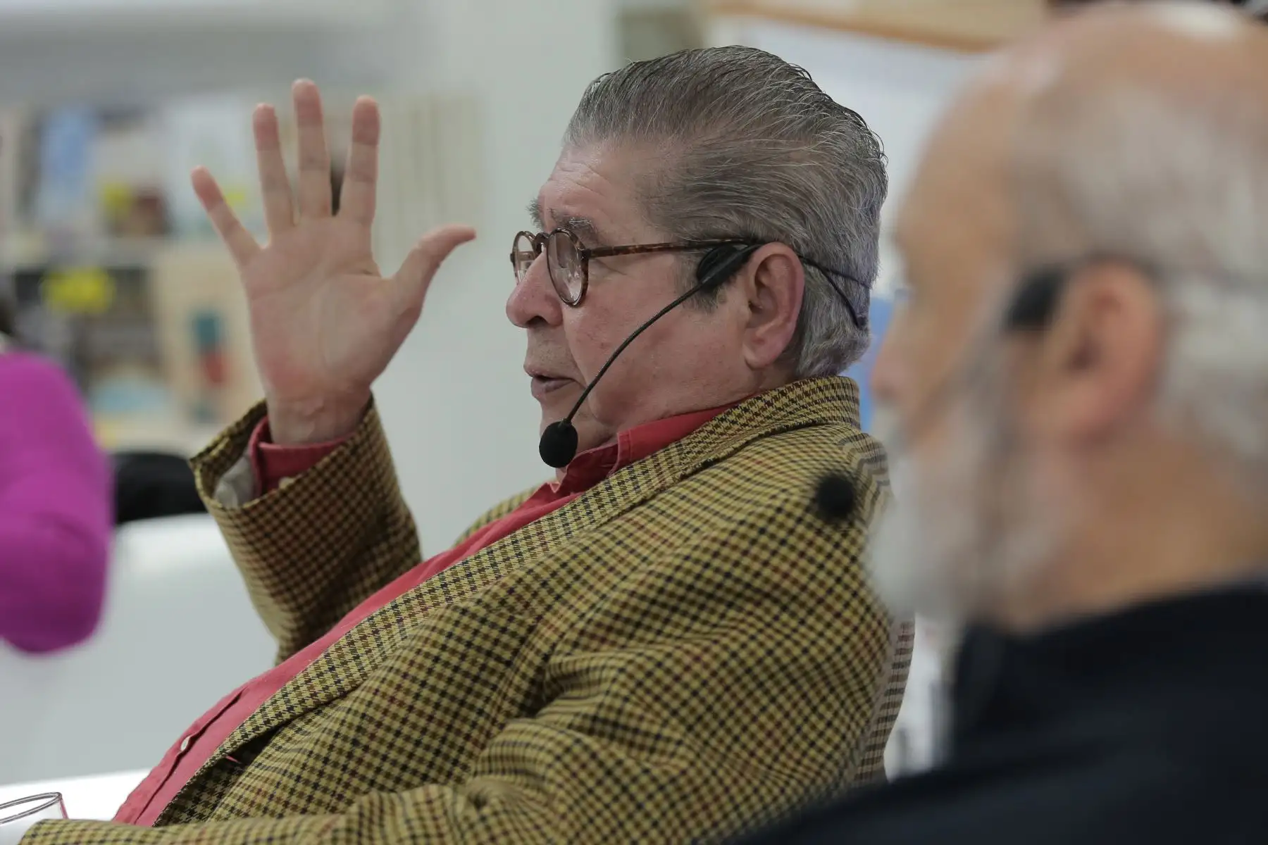 Conversatorio “ Reencuentro de generaciones:La literatura en los últimos 30 años ”, donde participaron Alfredo Bryce Echenique, Fernando Ampuero, María José Caro, Karina Pacheco y como moderador Renato Cisneros.
Foto: ANDINA/David Huamaní