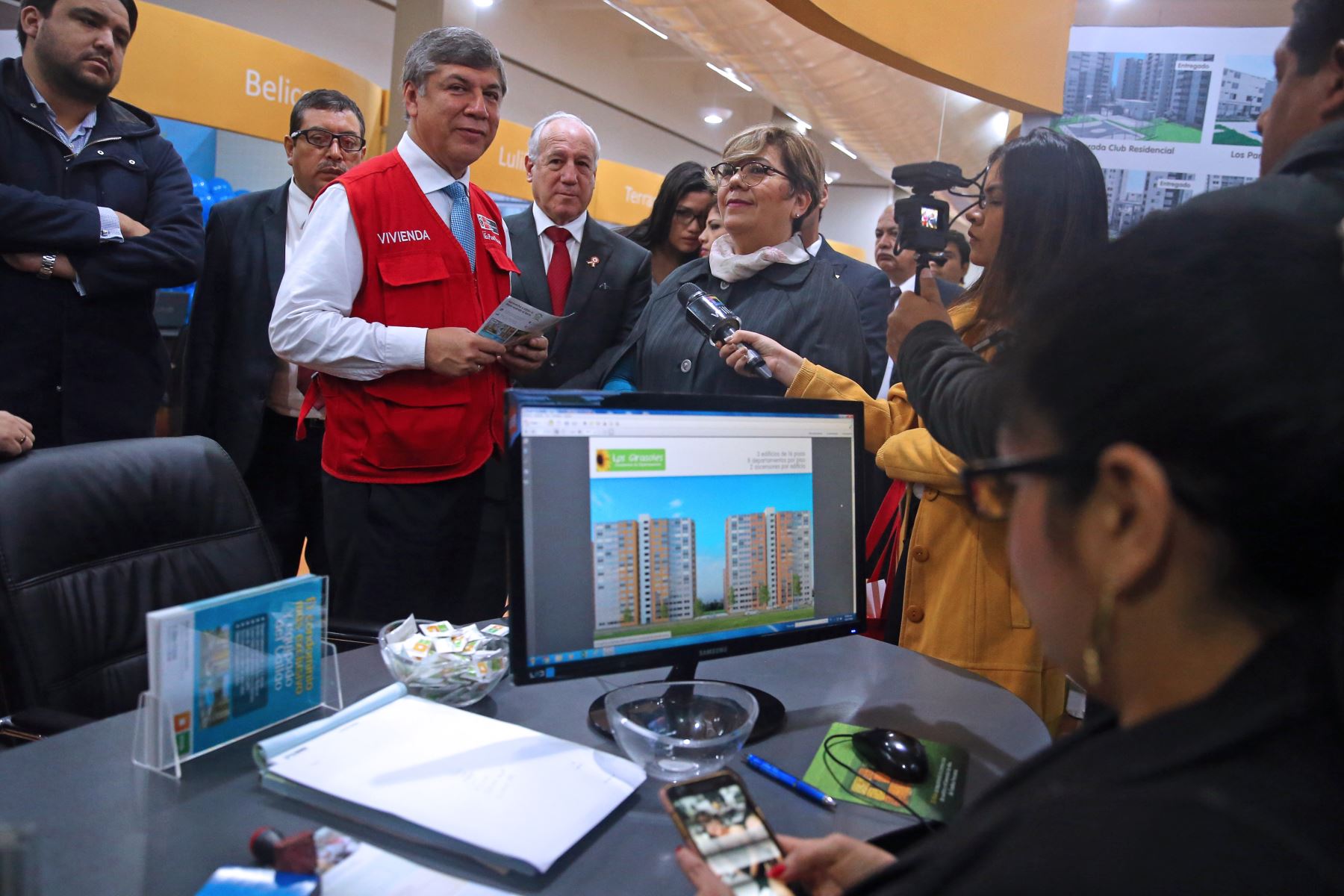 Ministro de Vivienda, Miguel Estrada, en el relanzamiento de la Vitrina Inmobiliaria. ANDINA/Vidal Tarqui