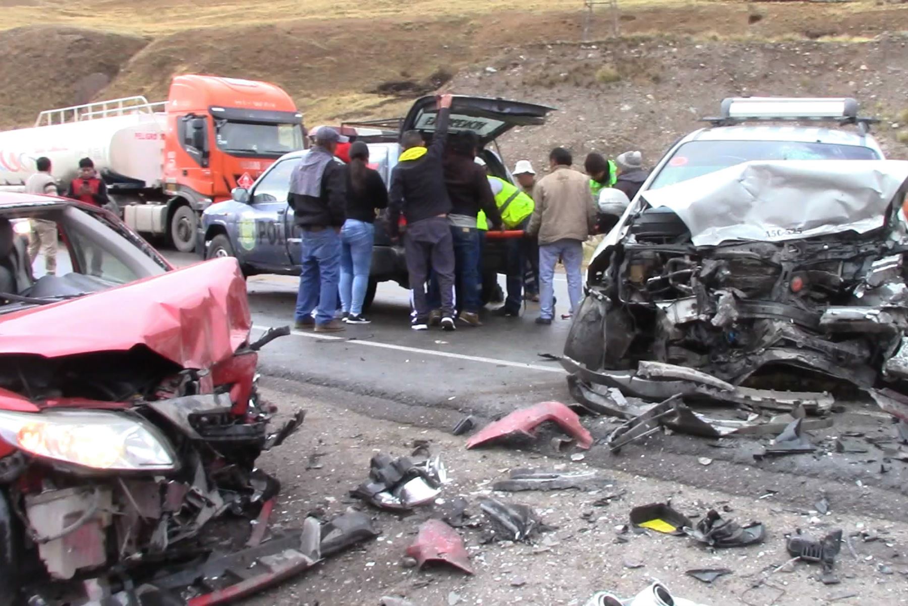 Accidente vial en la carretera Central deja un muerto y doce heridos en La Oroya.