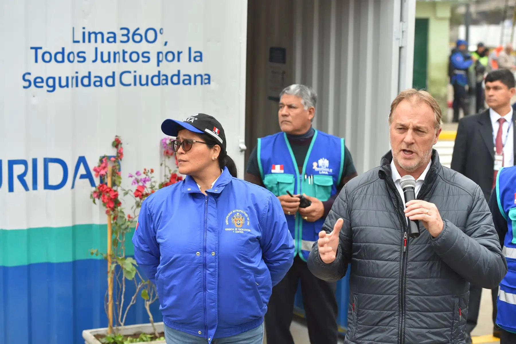 El alcalde Jorge Muñoz, entregó un módulo de seguridad ciudadana, ubicado en la intersección de la avenida Aviación con Grau, para reforzar la vigilancia en la zona. Foto: ANDINA/José Sotomayor