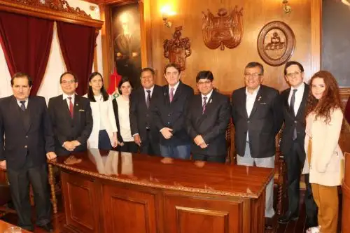 Delegación del Instituto Cervantes visitó en la ciudad de Arequipa los locales que podrían albergar a los asistentes al IX Congreso Internacional de la Lengua Española.