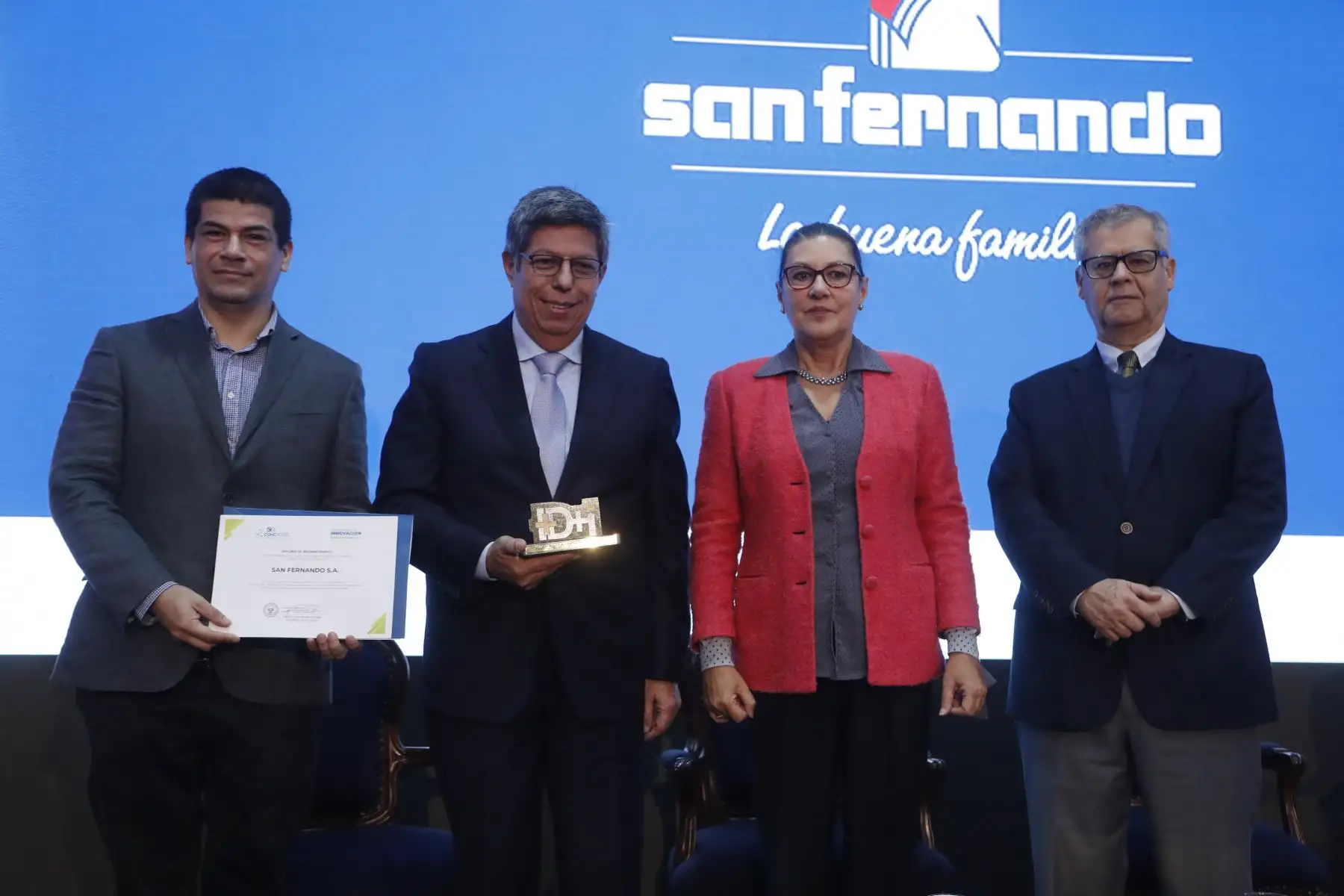 Reconocimiento a la empresa San Fernando, en la Semana Nacional de la Innovación. Foto: ANDINA/Josue Ramos