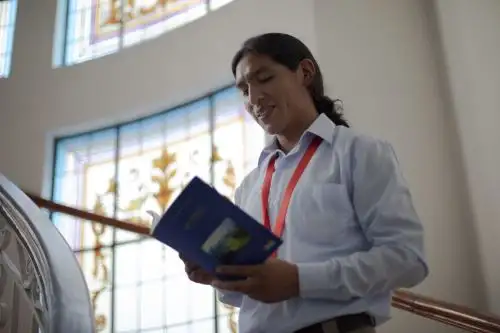 ANDINA/DifusiónConoce a Rubén Yucra, el talento de Beca 18 comprometido con la difusión del quechua. ANDINA/Difusión