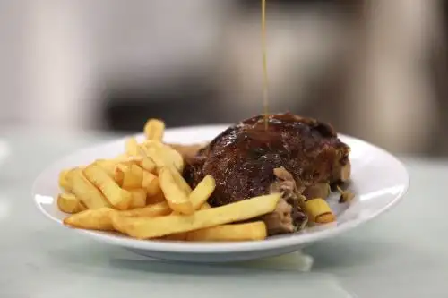 Día del Pollo a la Brasa: recomiendan no excederse en su consumo para evitar sobrepeso. Foto: ANDINA/EsSalud.