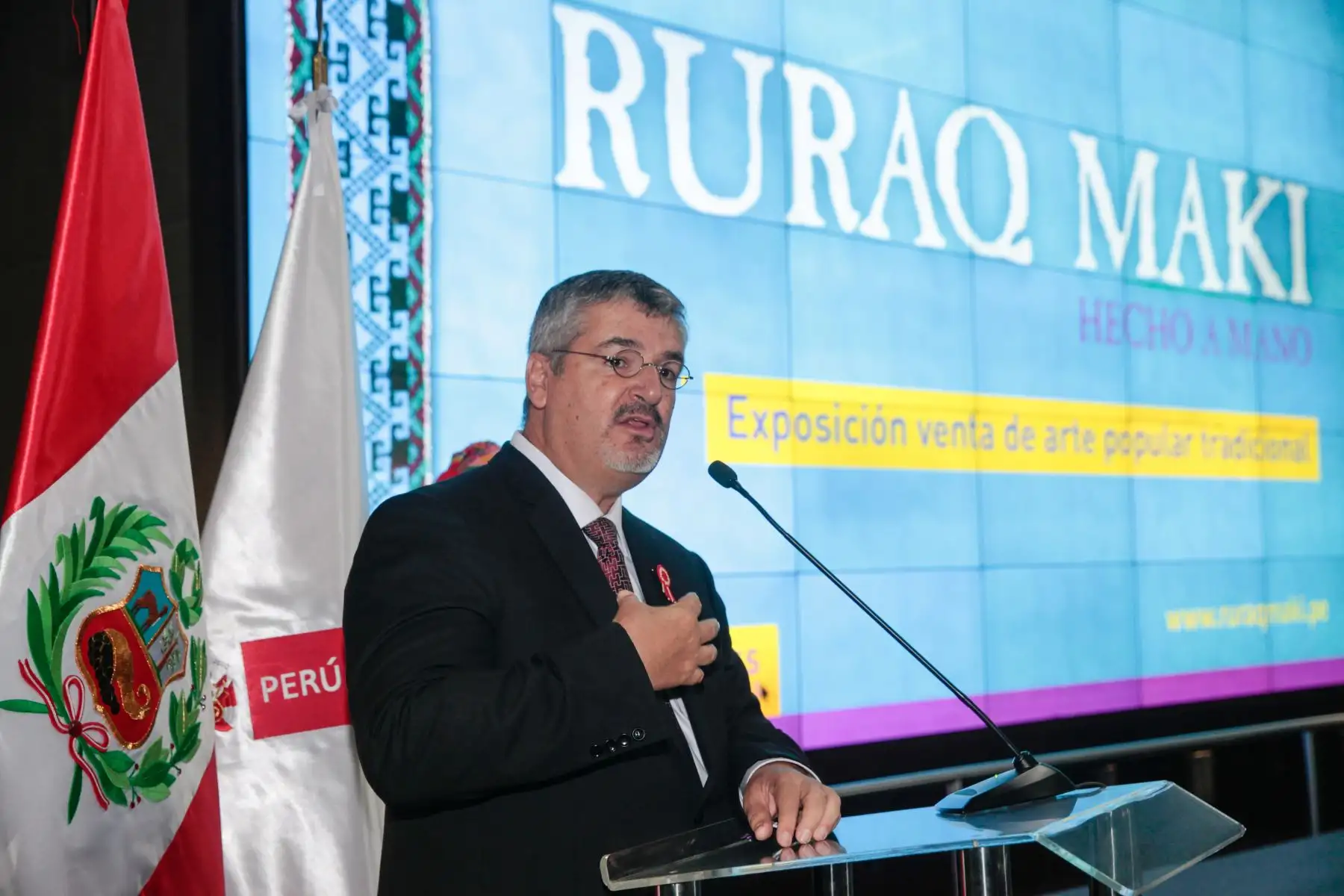 El ministro de Cultura, Luis Jaime Castillo Butters, inaugura la feria Ruraq maki, Hecho a mano”, exposición-venta de arte tradicional para impulsar el patrimonio cultural inmaterial de los pueblos del país, reflejado en los más finos trabajos de sus artesanos.Foto: ANDINA/ Miguel Mejía