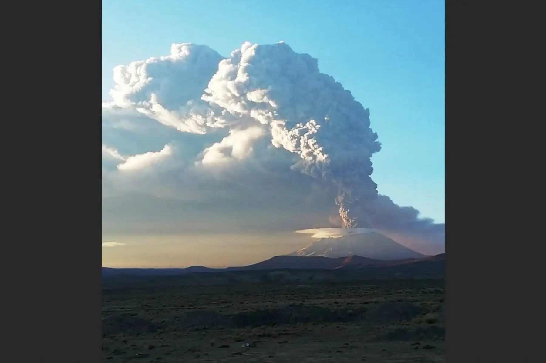 Cenizas expulsadas por el volcán Ubinas llegan hasta Bolivia. Foto: IGP