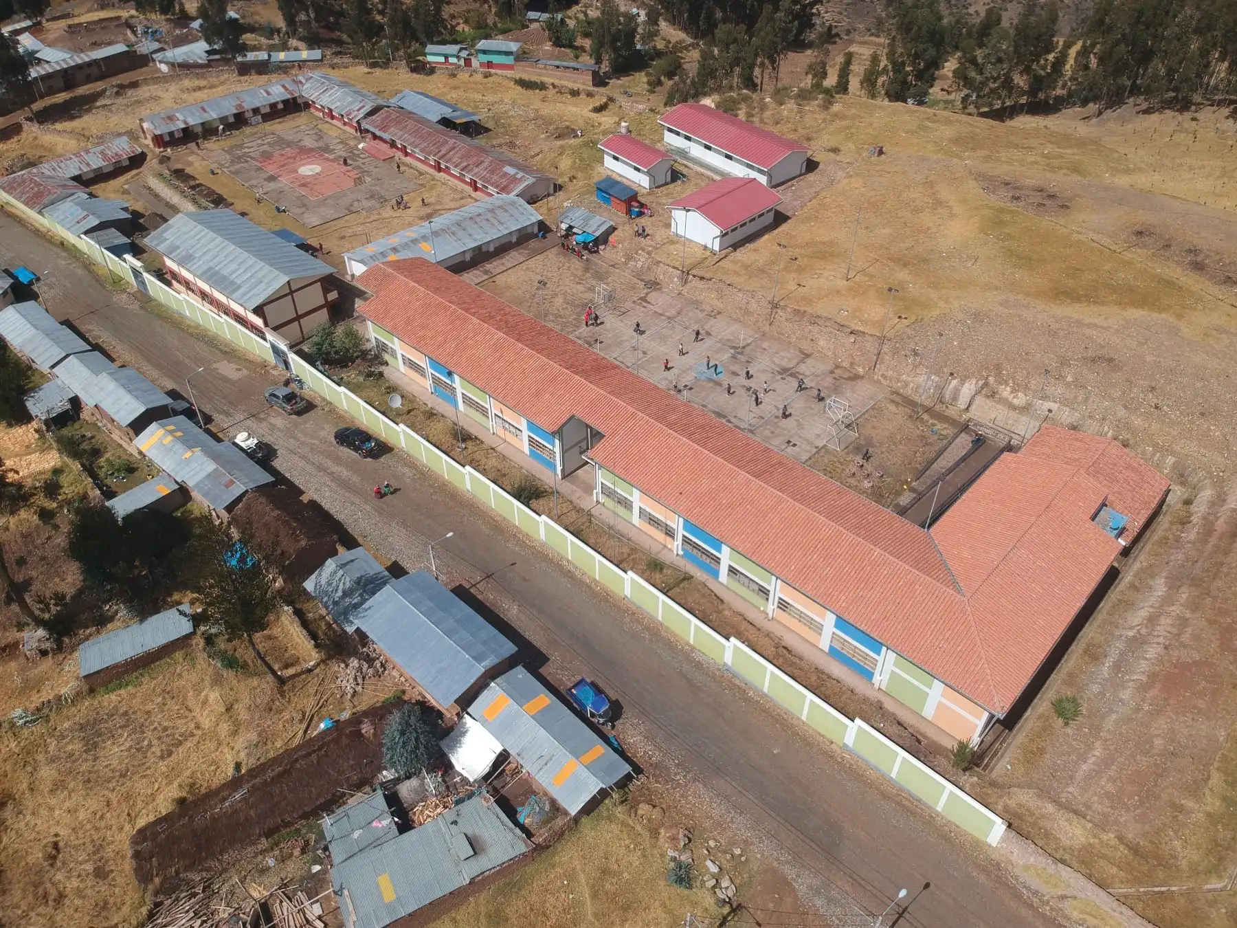 El Gobierno realiza grandes inversiones para mejorar las condiciones educativas en el país, y hoy los colegios e instituciones de Apurímac y Ayacucho cuentan con internet de alta velocidad gracias a la llegada de la banda ancha.Foto:ANDINA/Prensa Presidencia