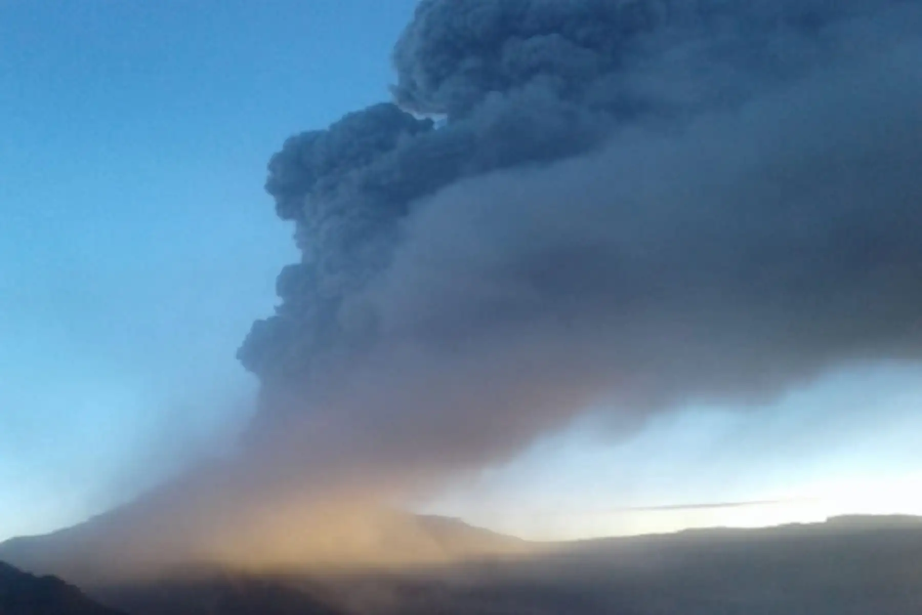 El Centro Vulcanológico Nacional (CENVUL) del Instituto Geofísico del Perú (IGP) recuerda a la población y las autoridades no descuidar las acciones de prevención ante la ocurrencia de posibles explosiones del volcán Ubinas, ubicado en Moquegua.ANDINA/Difusión