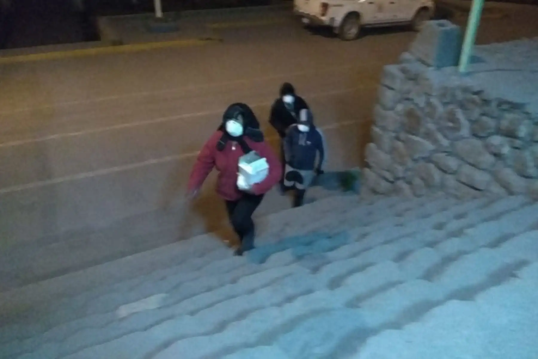 A 9,249 se elevó el número de personas afectadas en Moquegua, Arequipa y Tacna, por la dispersión de ceniza que expulsó el volcán Ubinas en la víspera, informó el Instituto Nacional de Defensa Civil (Indeci).ANDINA/Difusión