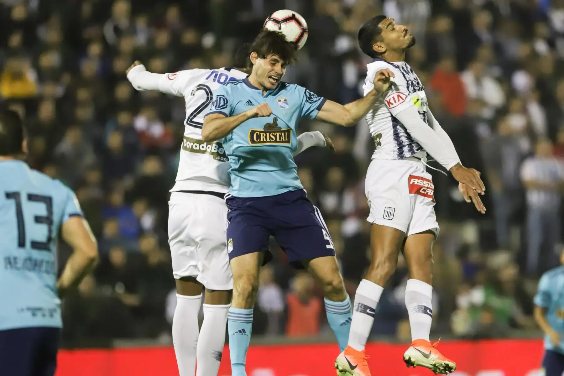 Alianza Lima y Sporting Cristal disputan, en el estadio Alejandro Villanueva, el partido más importante de la segunda jornada del torneo Clausura de la liga. Foto: ANDINA/Jorge Tello