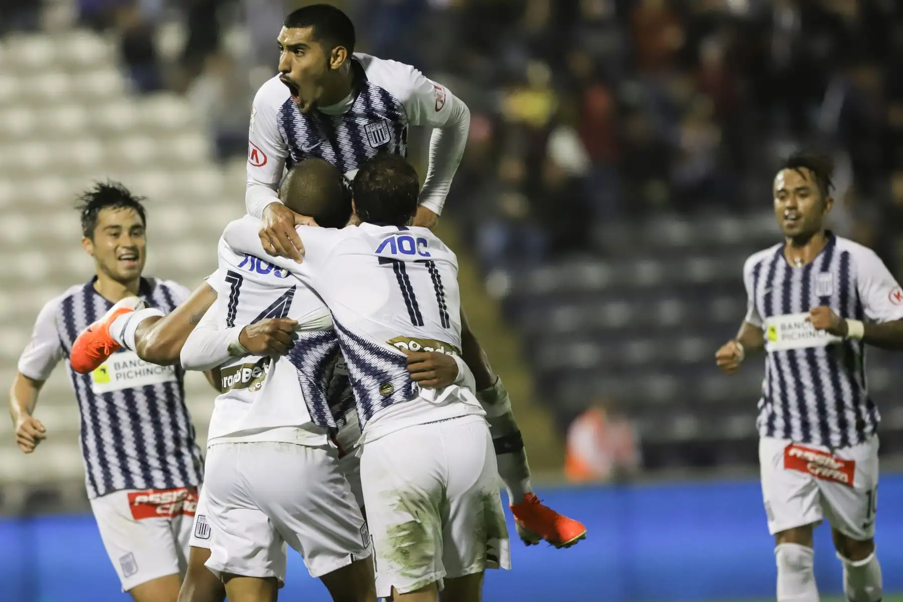 Alianza Lima y Sporting Cristal disputan, en el estadio Alejandro Villanueva, el partido más importante de la segunda jornada del torneo Clausura de la liga. Foto: ANDINA/Jorge Tello