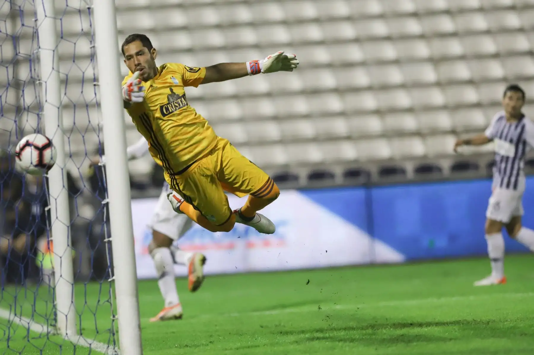 Alianza Lima y Sporting Cristal disputan, en el estadio Alejandro Villanueva, el partido más importante de la segunda jornada del torneo Clausura de la liga. Foto: ANDINA/Jorge Tello