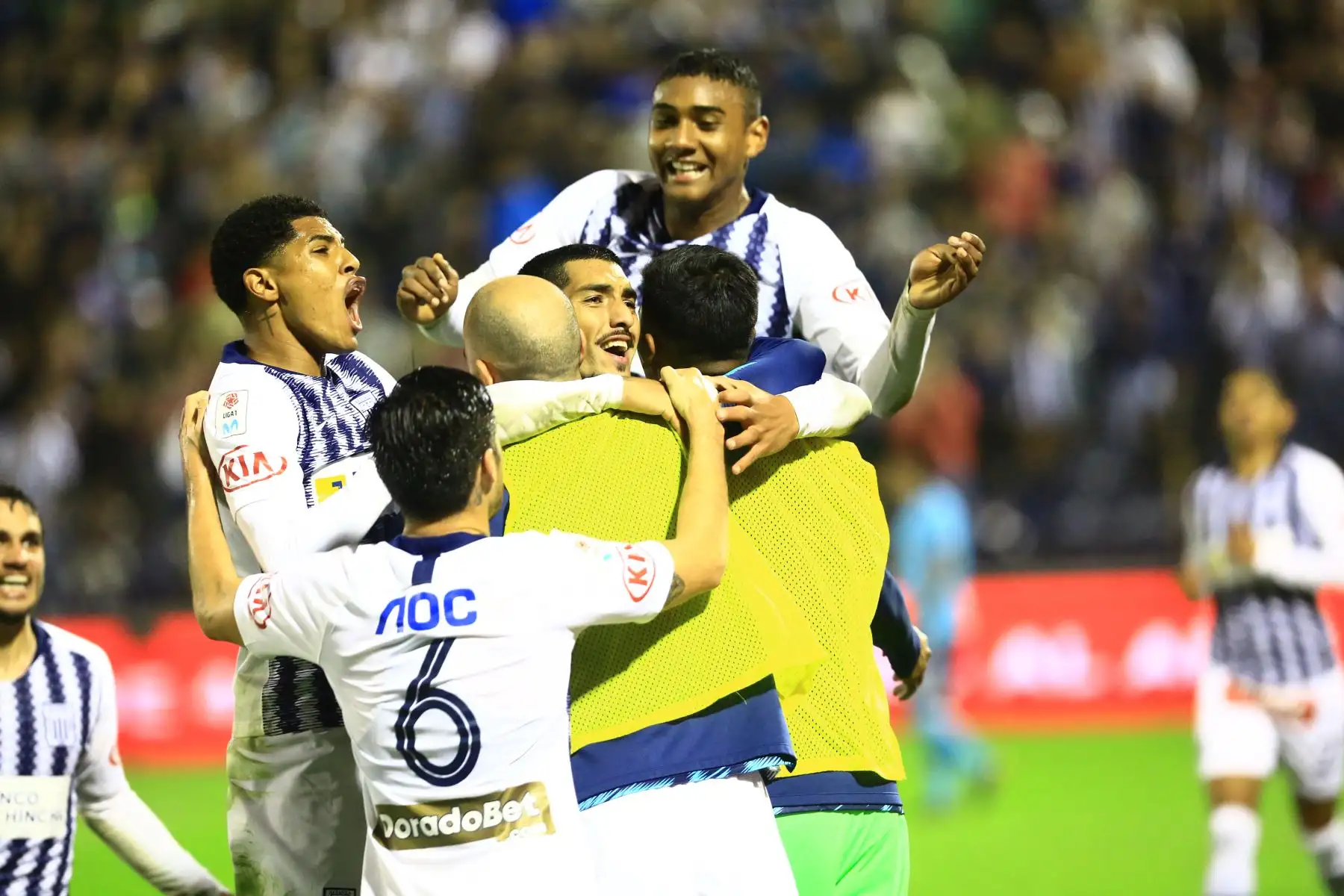 Alianza Lima y Sporting Cristal disputan, en el estadio Alejandro Villanueva, el partido más importante de la segunda jornada del torneo Clausura de la liga. Foto: ANDINA/Pedro Cardenas